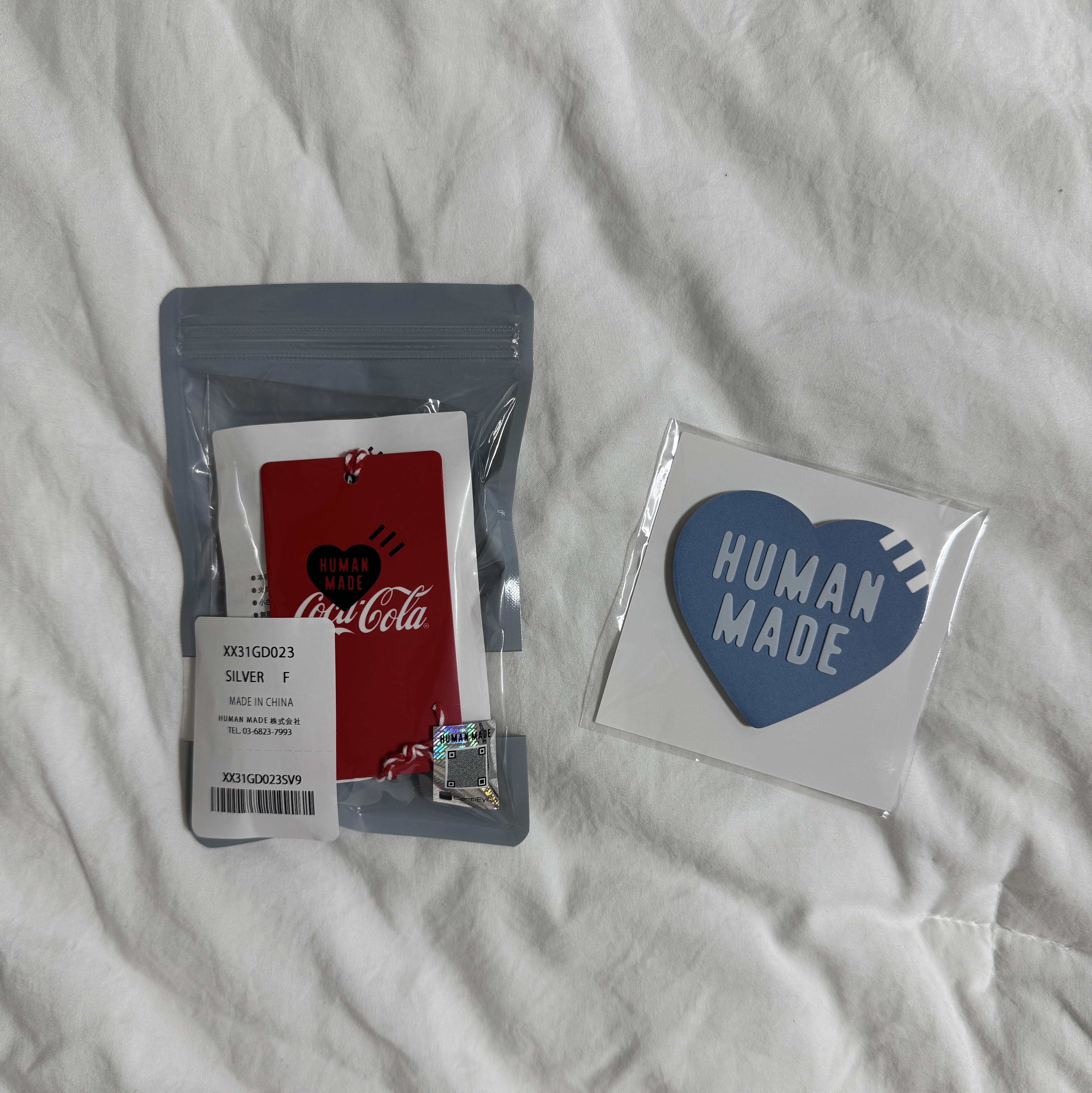 Human Made x Coca-Cola Coke Can Keyring Silver 착용 스타일 - 4