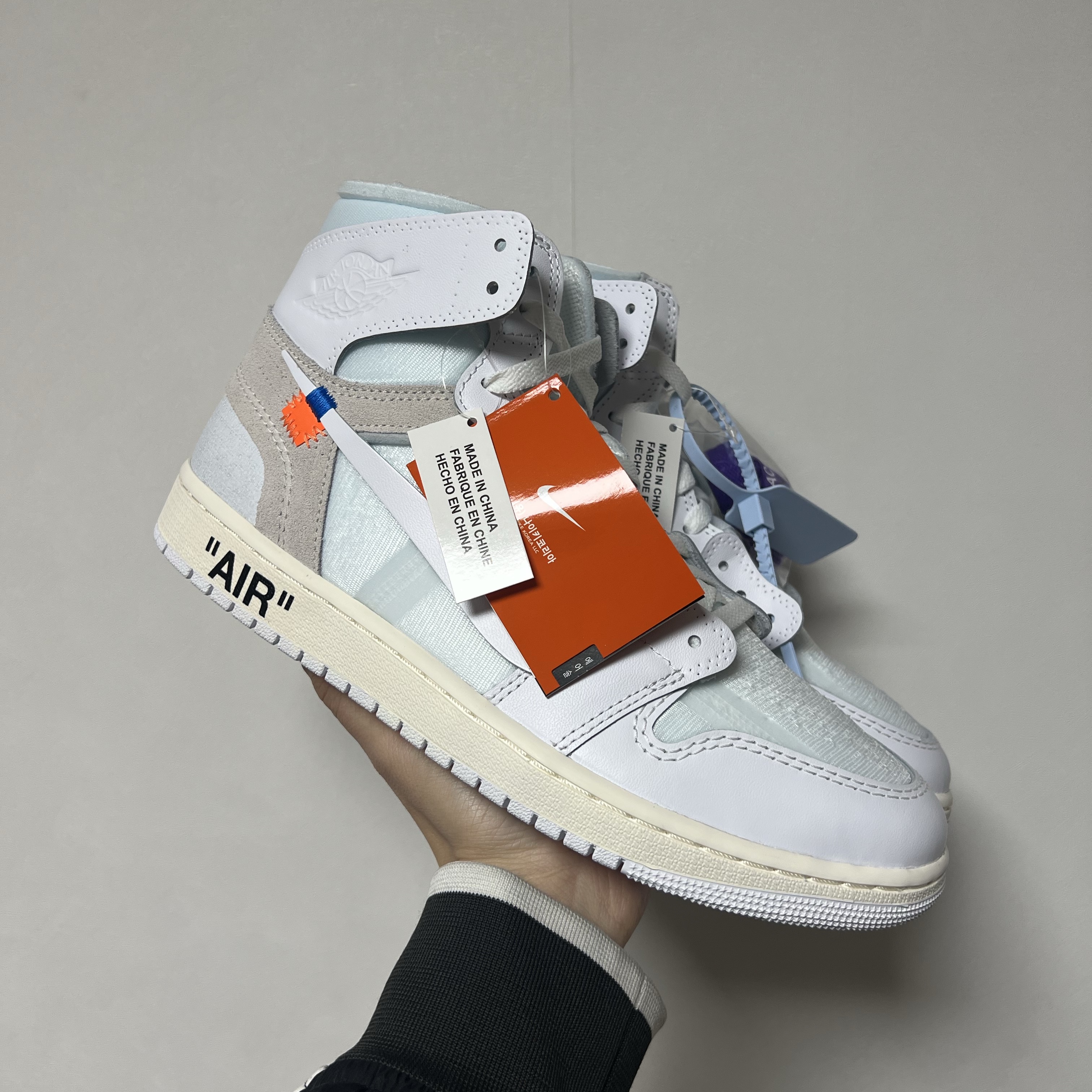 Jordan 1 x Virgil Abloh Archive Retro High Alaska White 착용 스타일 - 7