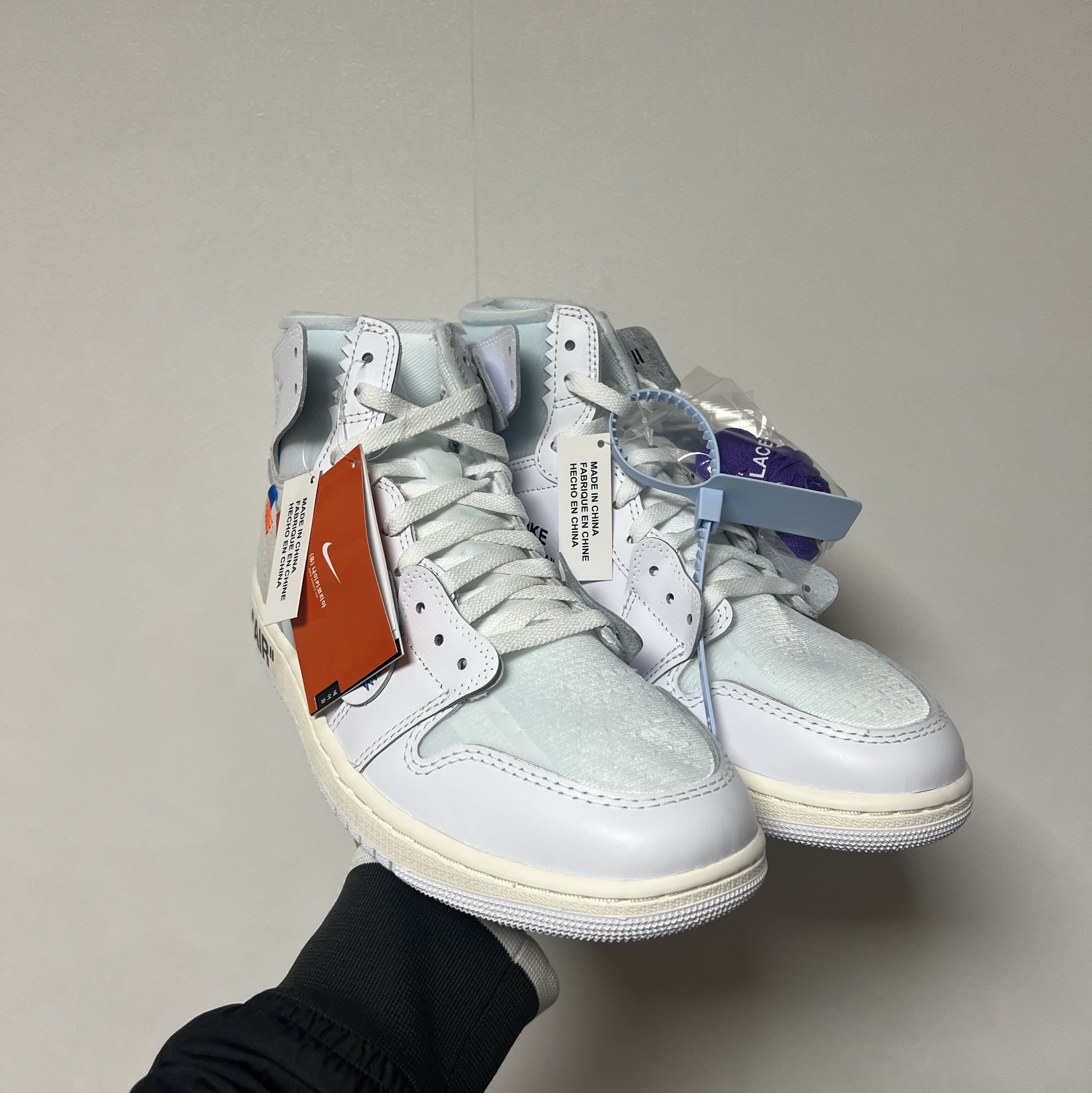 Jordan 1 x Virgil Abloh Archive Retro High Alaska White 착용 스타일 - 6