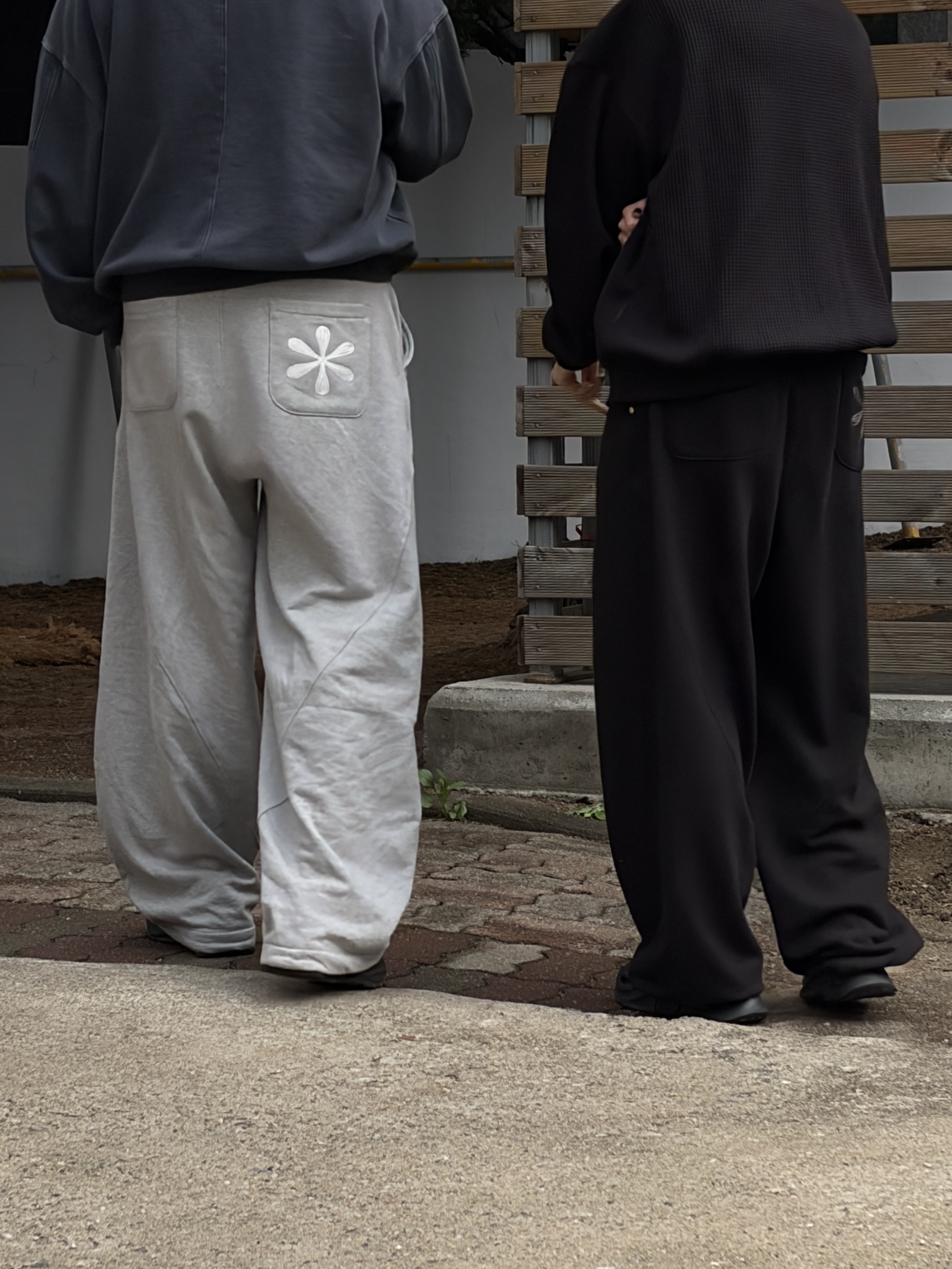 Riomeu Curved Balloon Sweatpants Melange, Riomeu Curved Balloon Sweatpants Black 착용 스타일 - 6