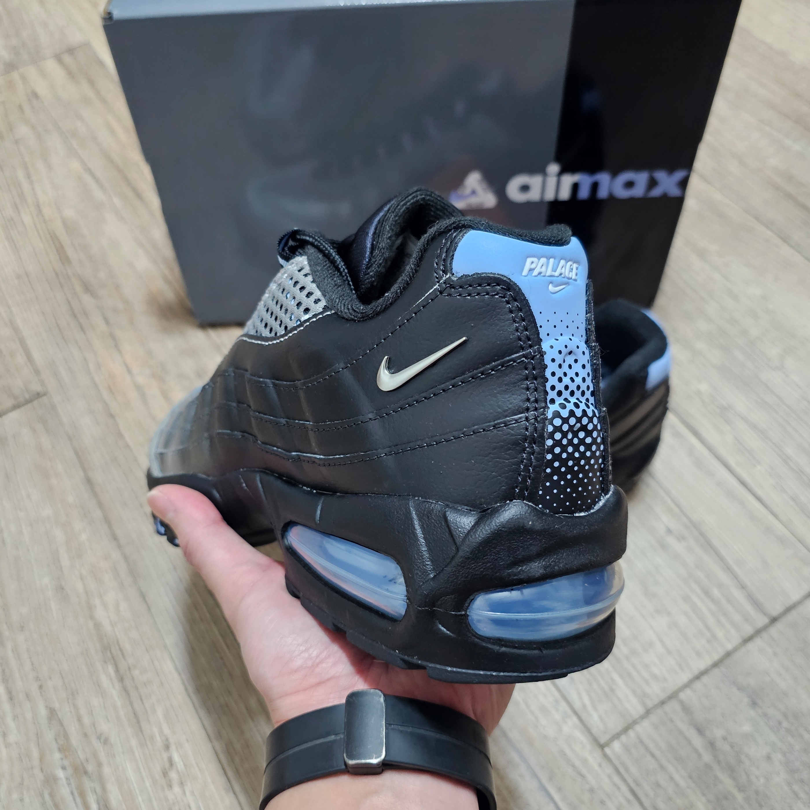 Nike x Palace Air Max 95 Metallic Silver Aluminum 착용 스타일 - 5