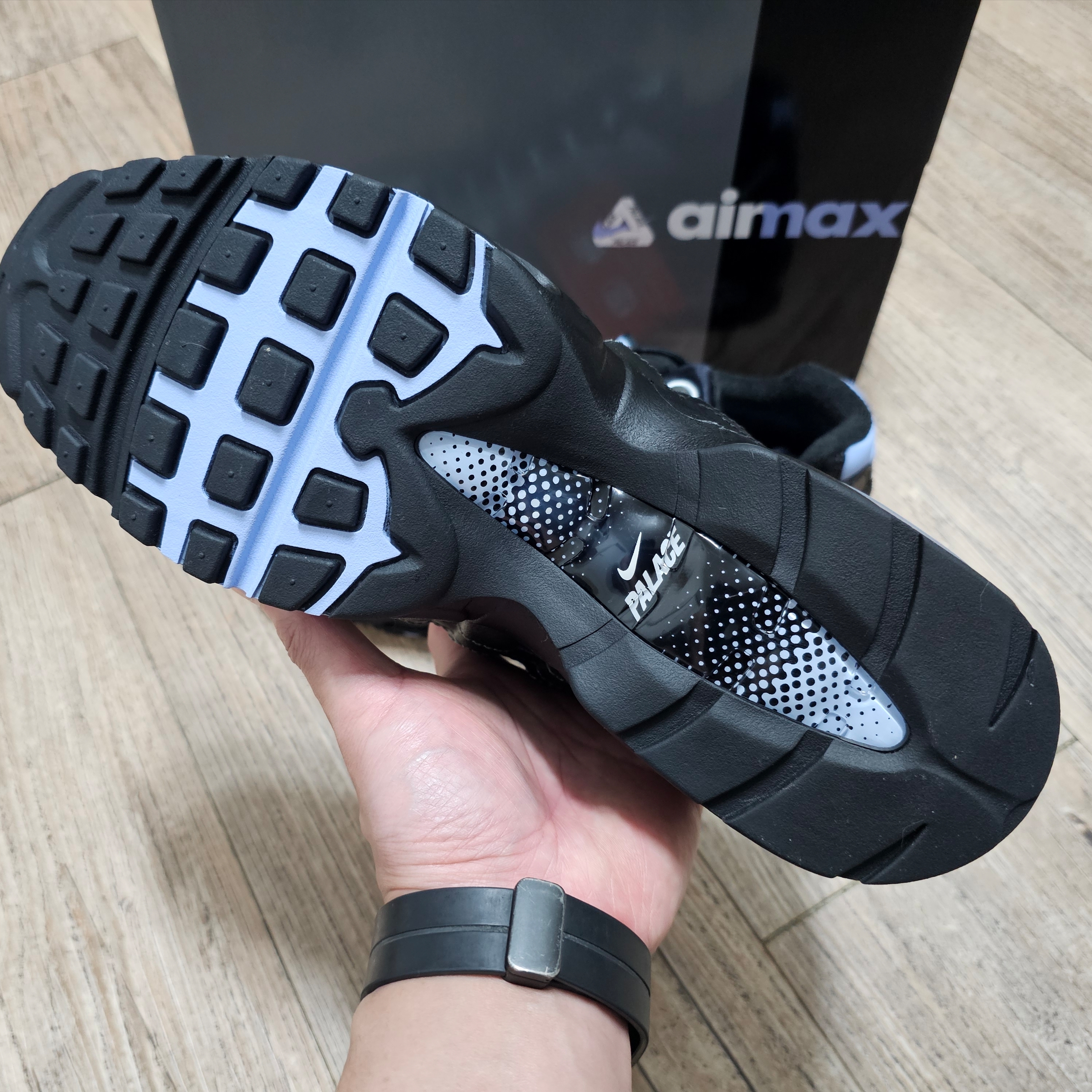 Nike x Palace Air Max 95 Metallic Silver Aluminum 착용 스타일 - 6