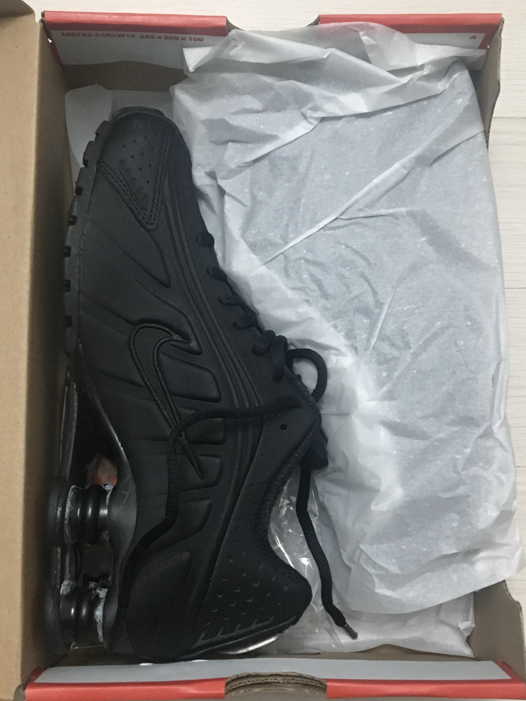 (W) Nike Shox R4 Black 착용 스타일 - 1
