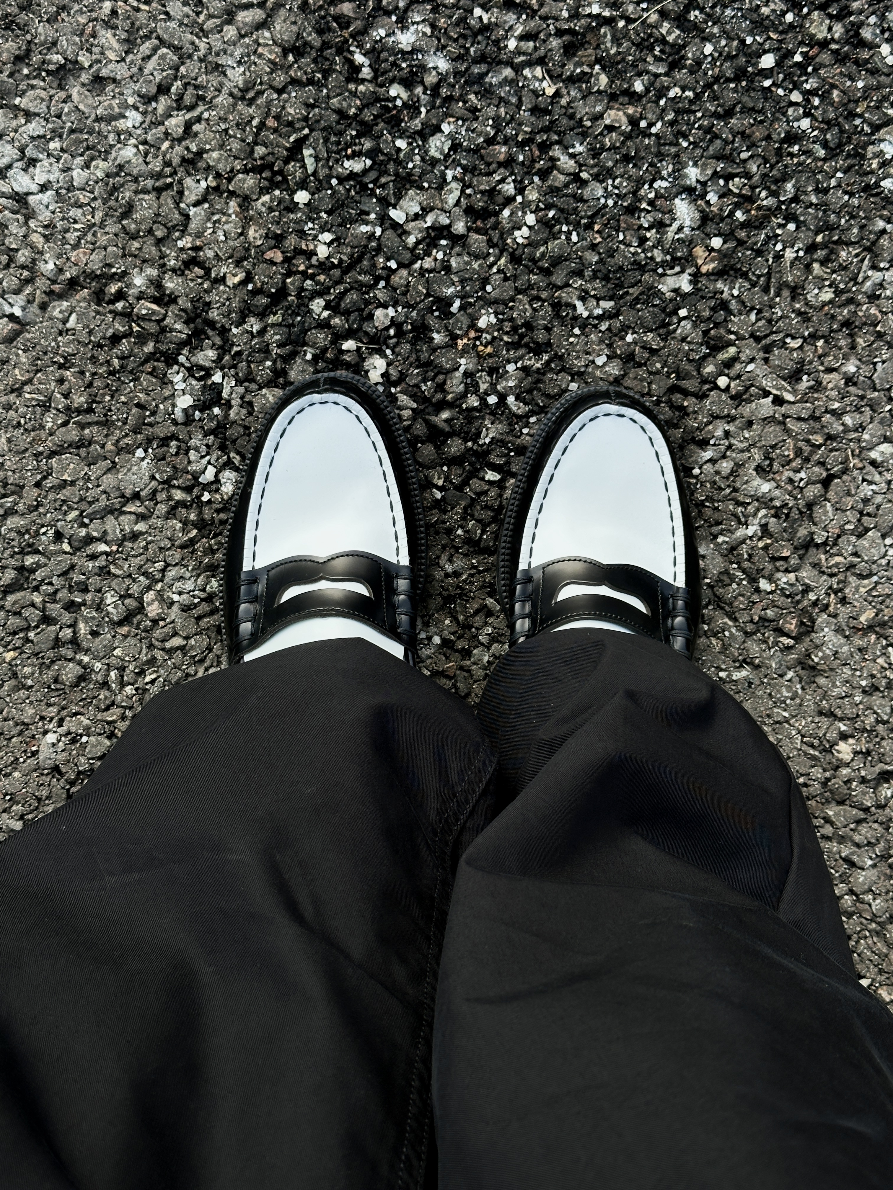 Haruta HS-304 Penny Loafer Black & White 착용 스타일 - 1