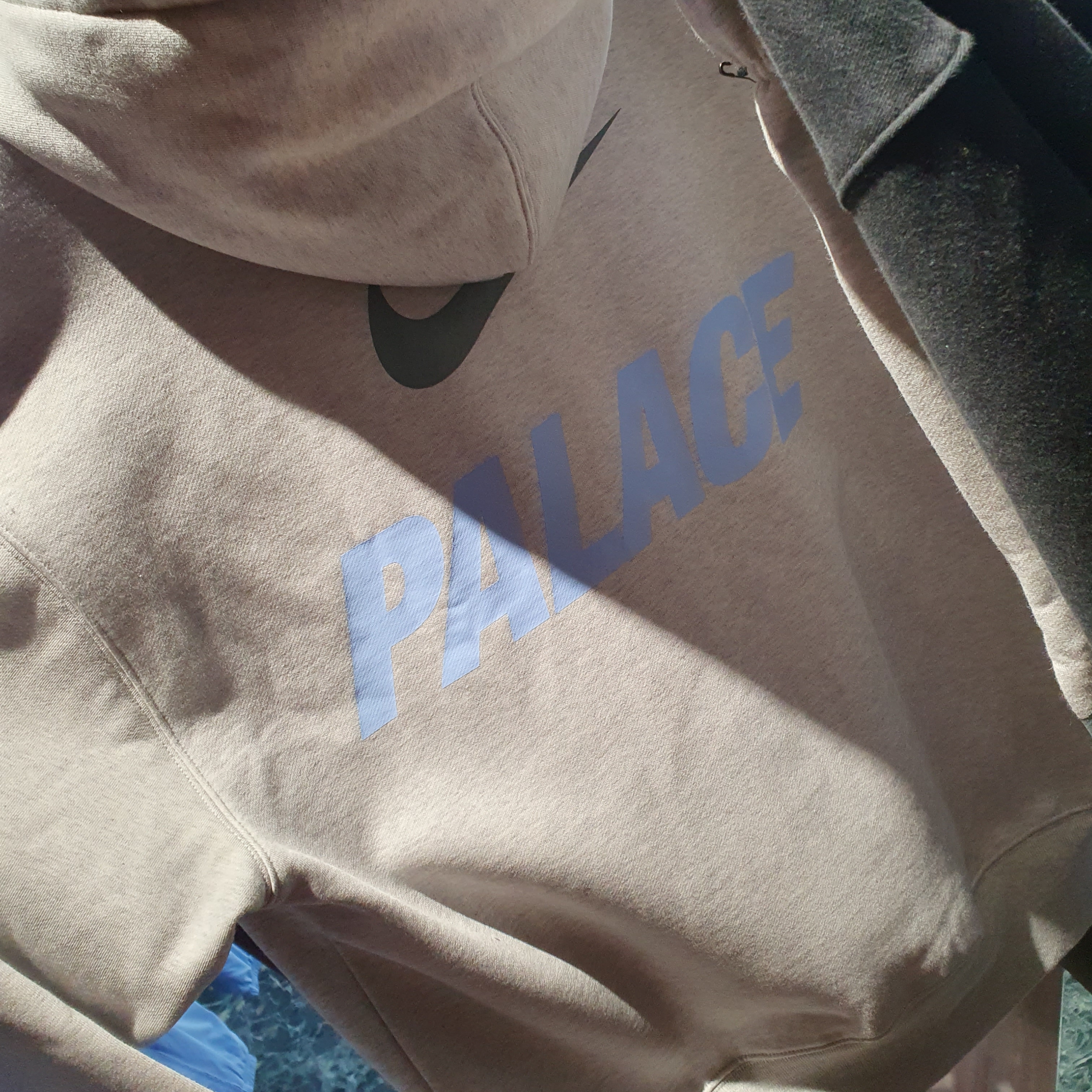 Palace x Nike Font Swoosh Hood Grey Marl - 26SS 착용 스타일