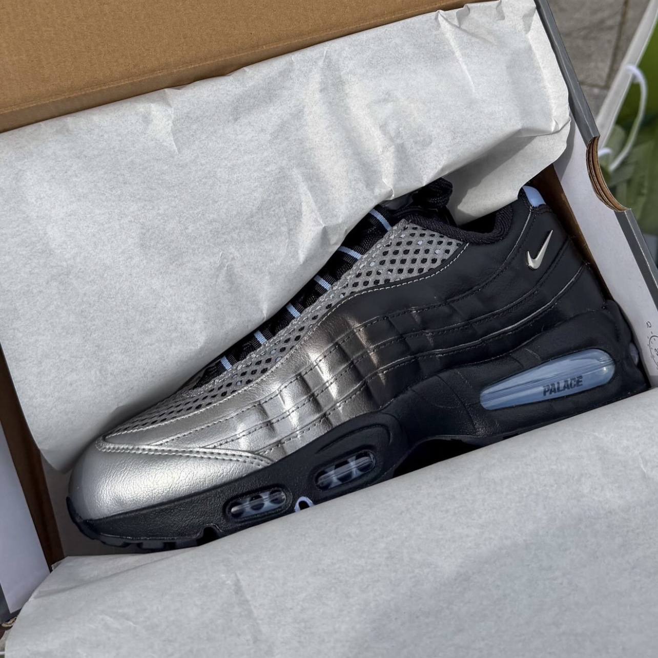 Nike x Palace Air Max 95 Metallic Silver Aluminum 착용 스타일