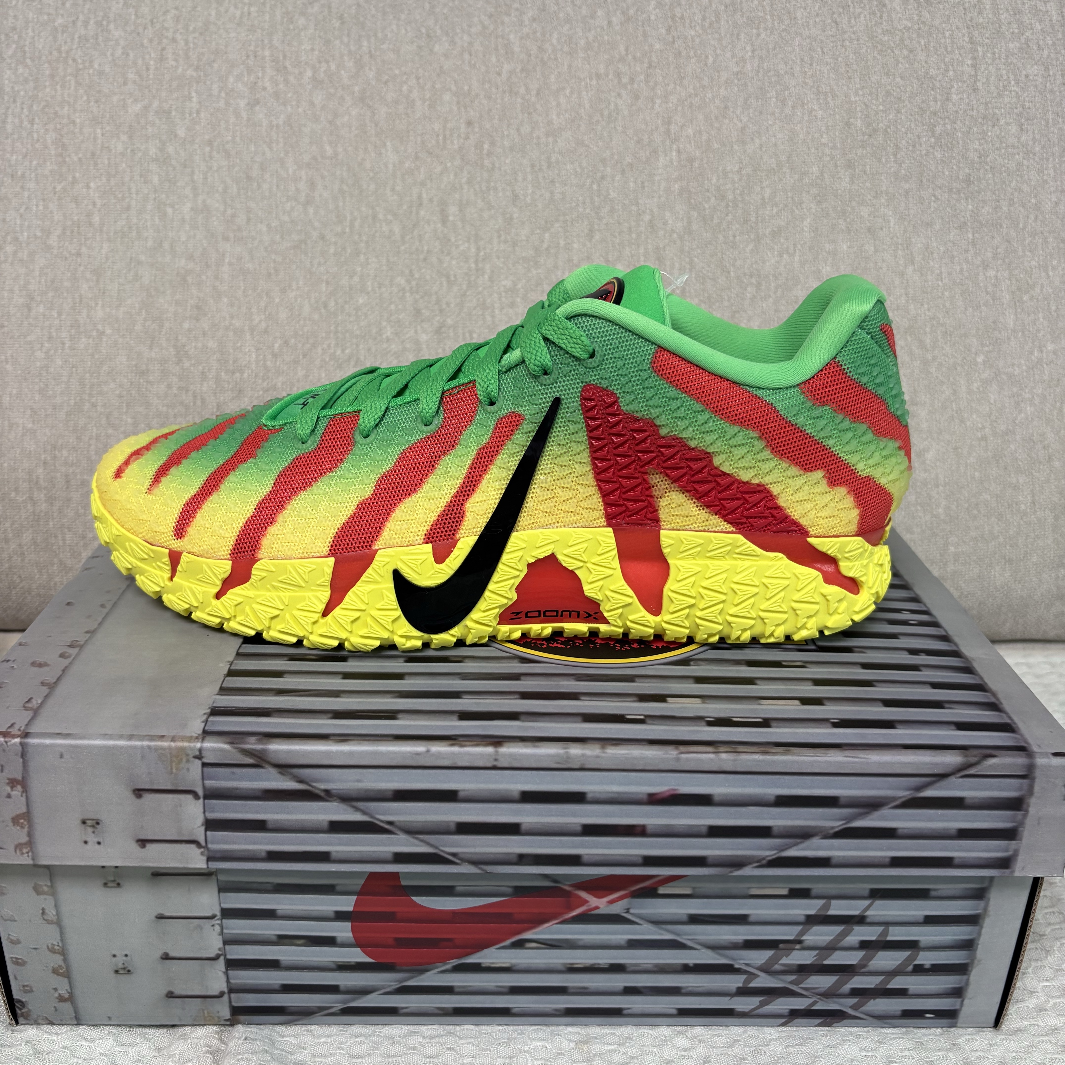 Nike x Jurassic Park Ja 3 EP  Green Spark University Red 착용 스타일 - 2