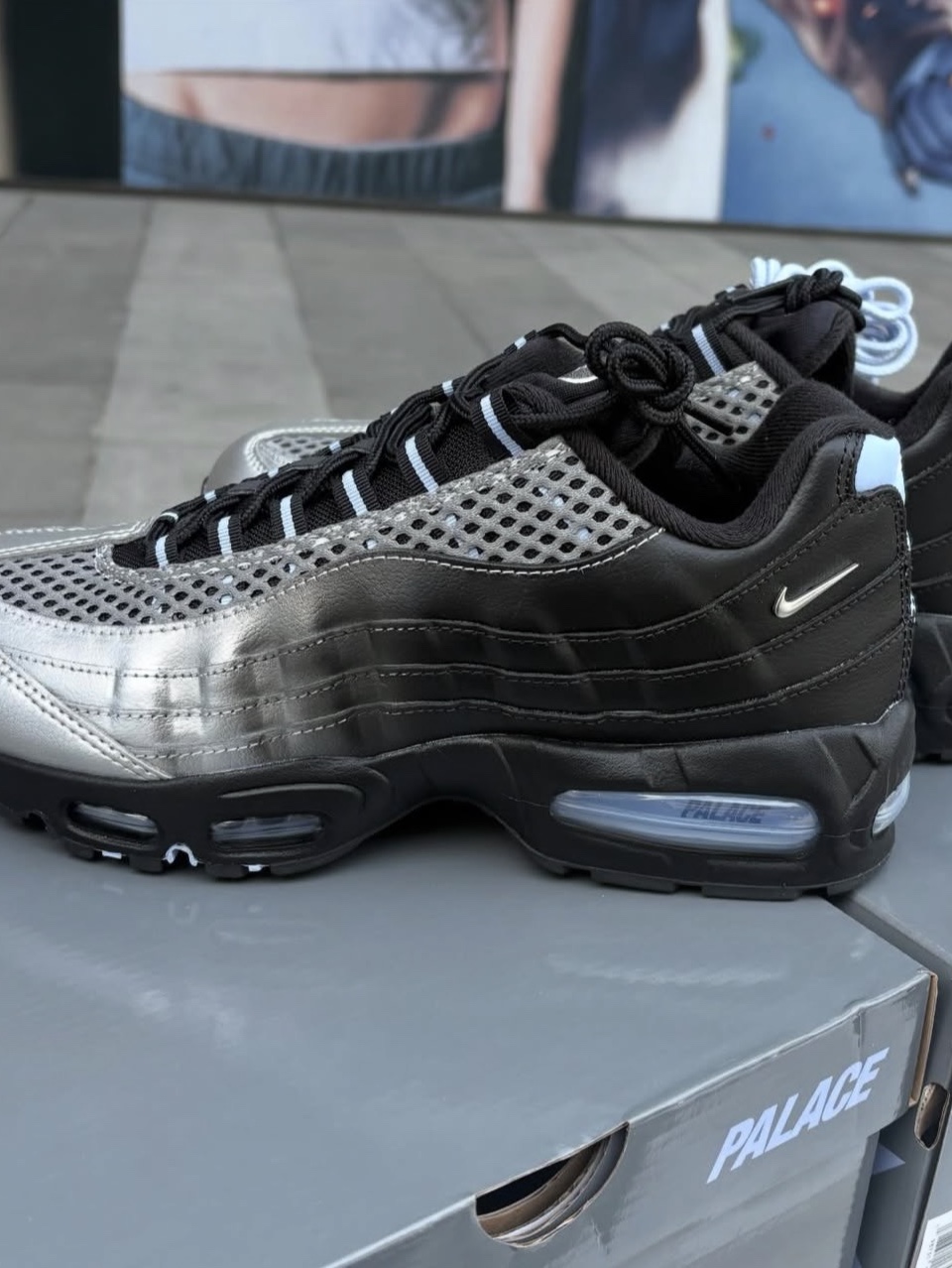 Nike x Palace Air Max 95 Metallic Silver Aluminum 착용 스타일 - 3