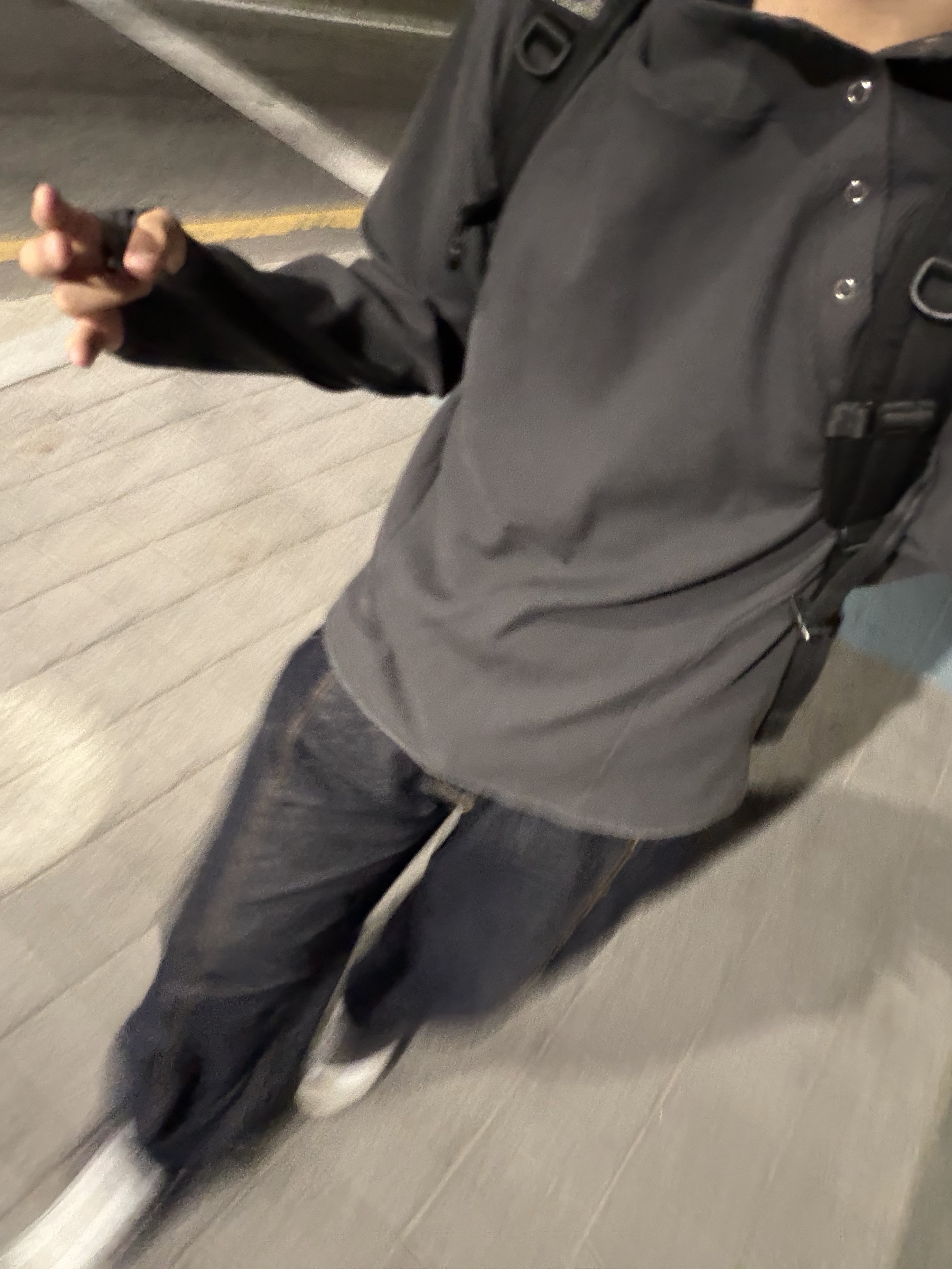 NewJeans How Sweet Standard (Hyein Ver.), Honda Wind Shell Jacket Black 착용 스타일 - 3