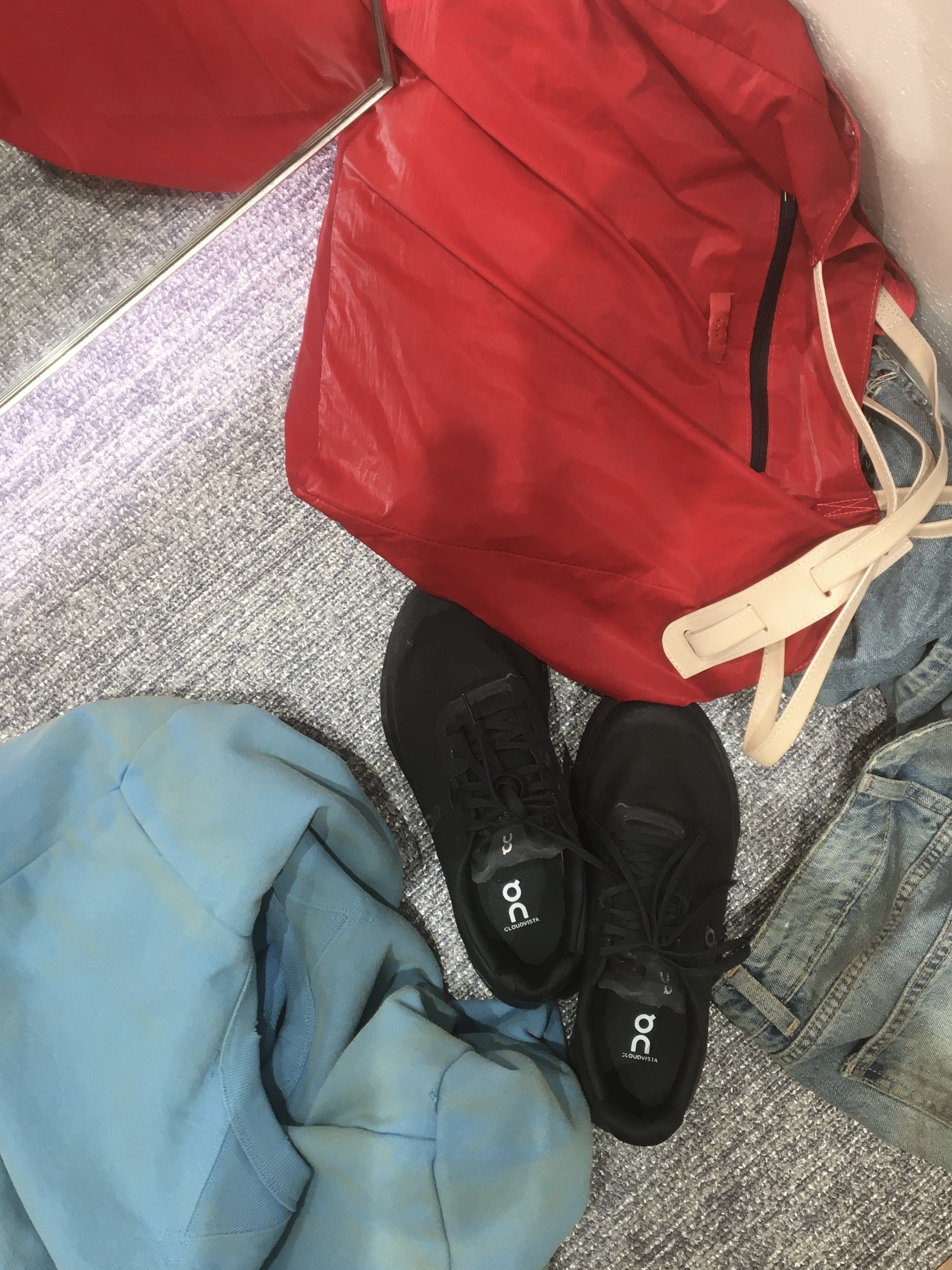 Xlim Ep.7 Synopsis 02 Bag Red, On Running Cloudvista 2 Black 착용 스타일