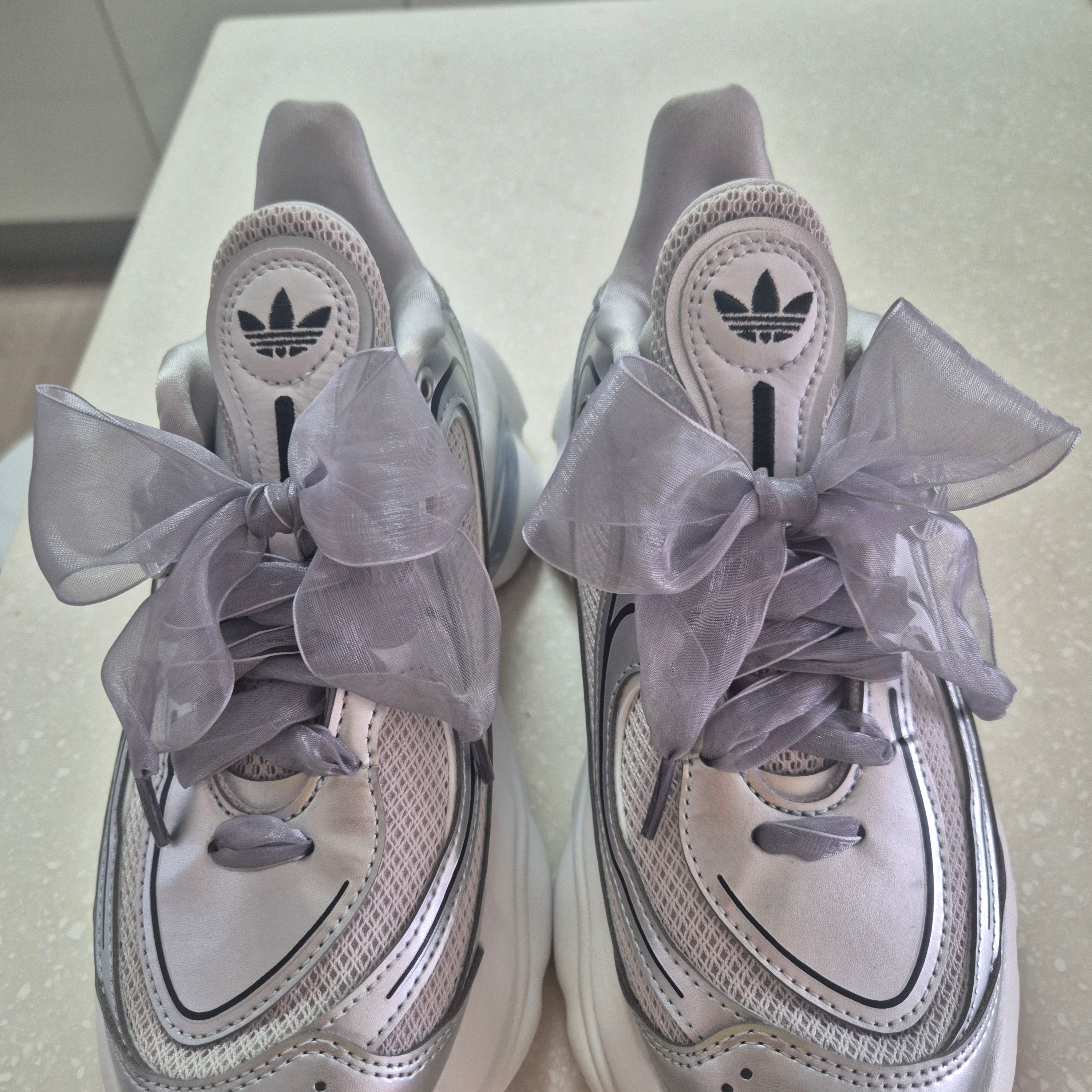 (W) Adidas Ozvenuz Silver Metallic Grey One 착용 스타일 - 2