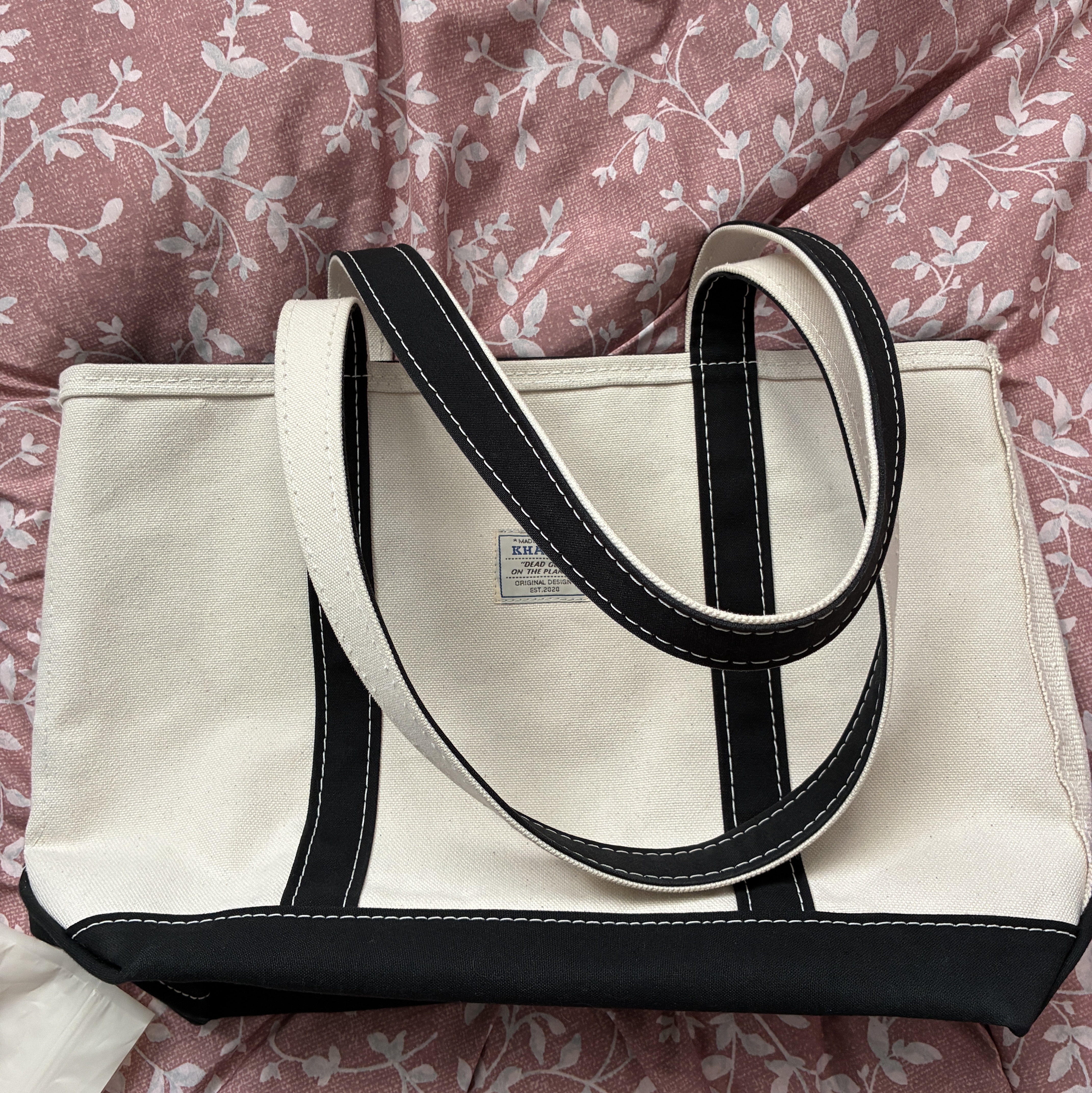L.L.Bean Open Top Boat Tote Bag Meduim Blue, L.L.Bean Zip Top Boat Tote Bag Meduim Dark Green 착용 스타일 - 1