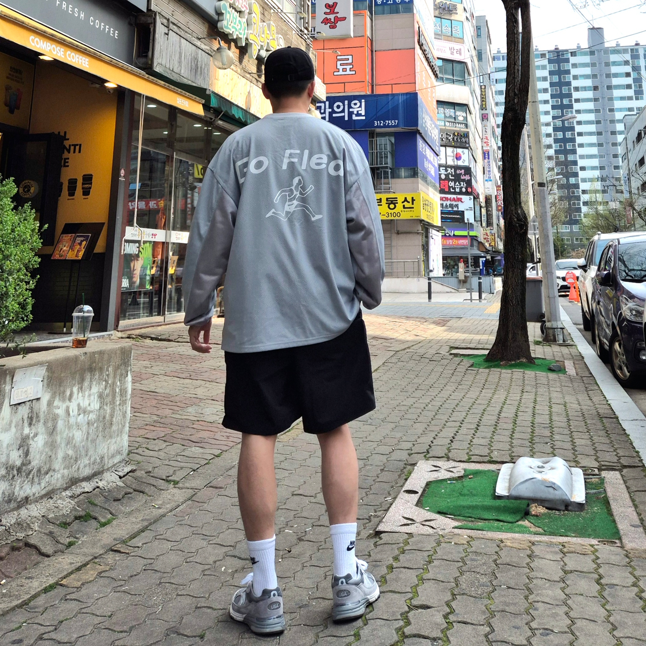 New Balance 993 Made in USA Grey - D Standard, Nike Everyday Essential Crew Socks White Black (3 Pack/Korean Ver.) 착용 스타일 - 1