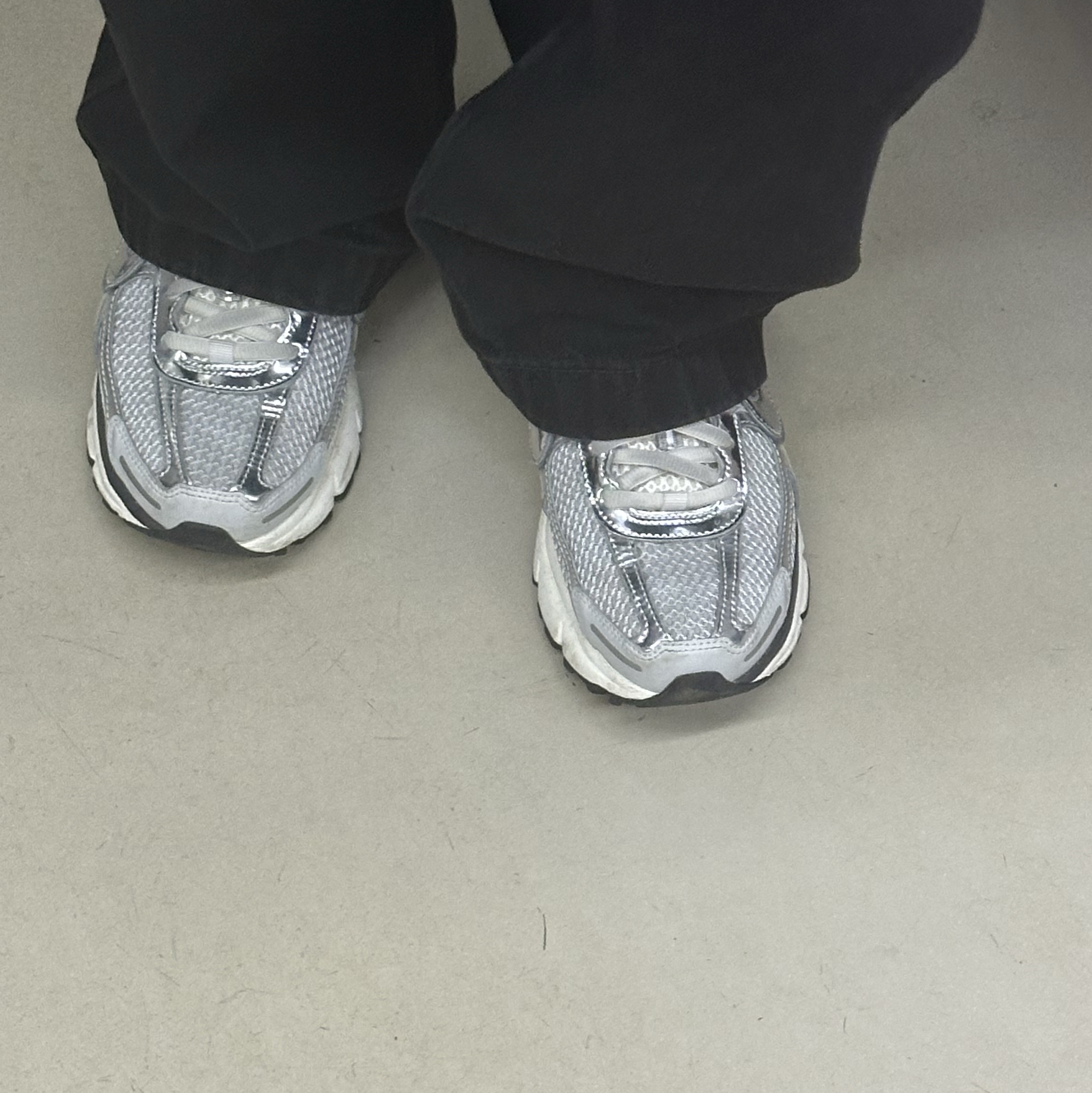 Nike Zoom Vomero 5 Photon Dust Gridiron 착용 스타일