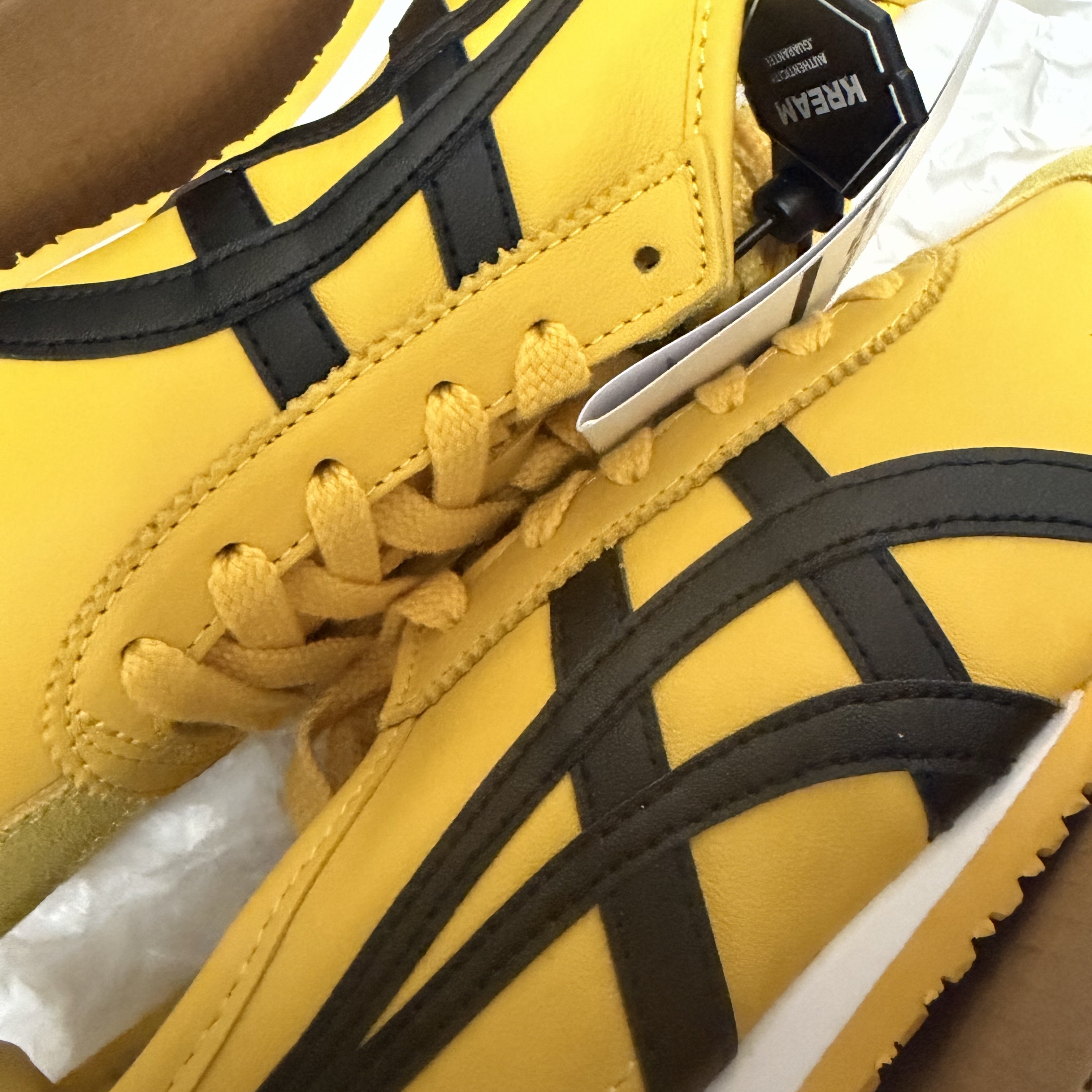 Onitsuka Tiger Mexico 66 Yellow Black 착용 스타일