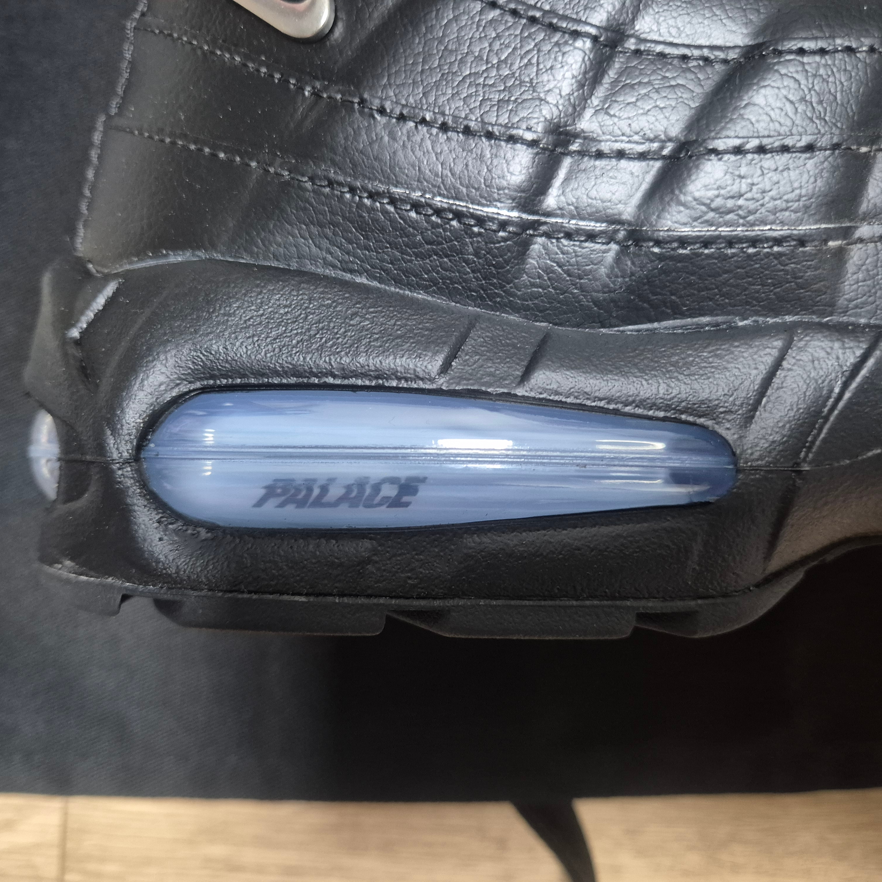 Nike x Palace Air Max 95 Metallic Silver Aluminum 착용 스타일 - 2