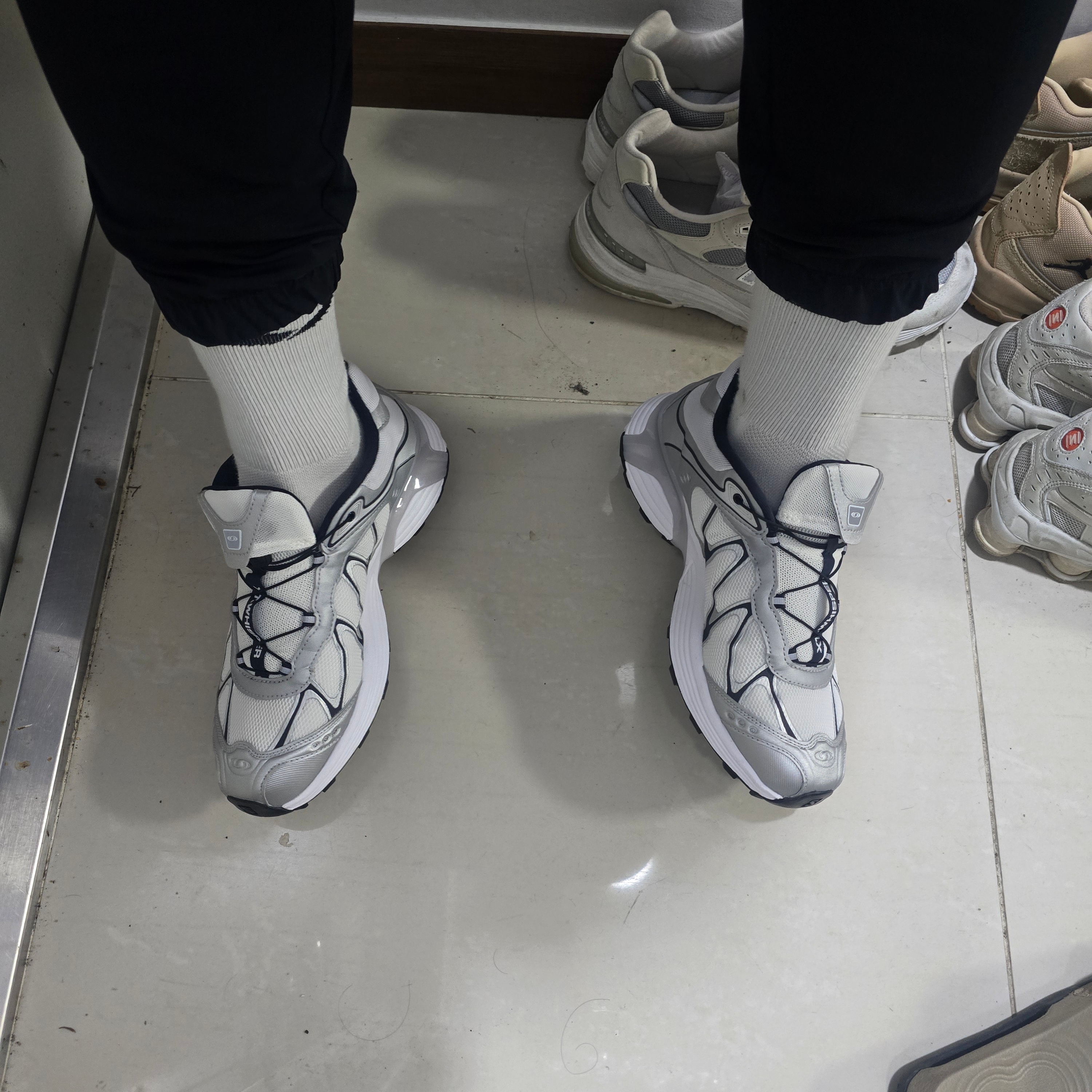 Salomon XT-Whisper White Silver 착용 스타일