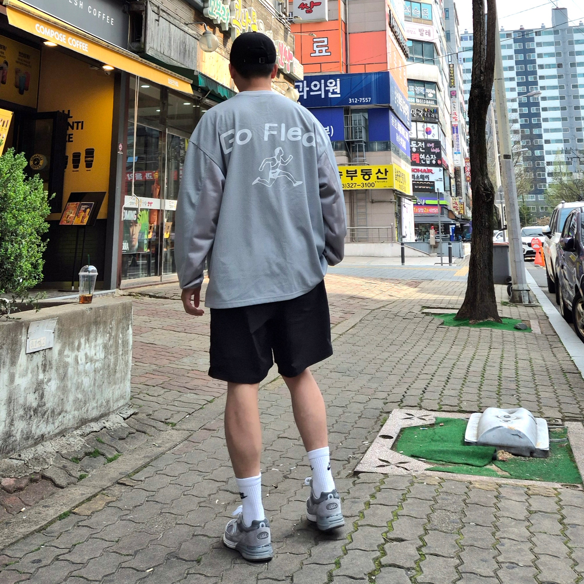 New Balance 993 Made in USA Grey - D Standard, Nike Everyday Essential Crew Socks White Black (3 Pack/Korean Ver.) 착용 스타일 - 2