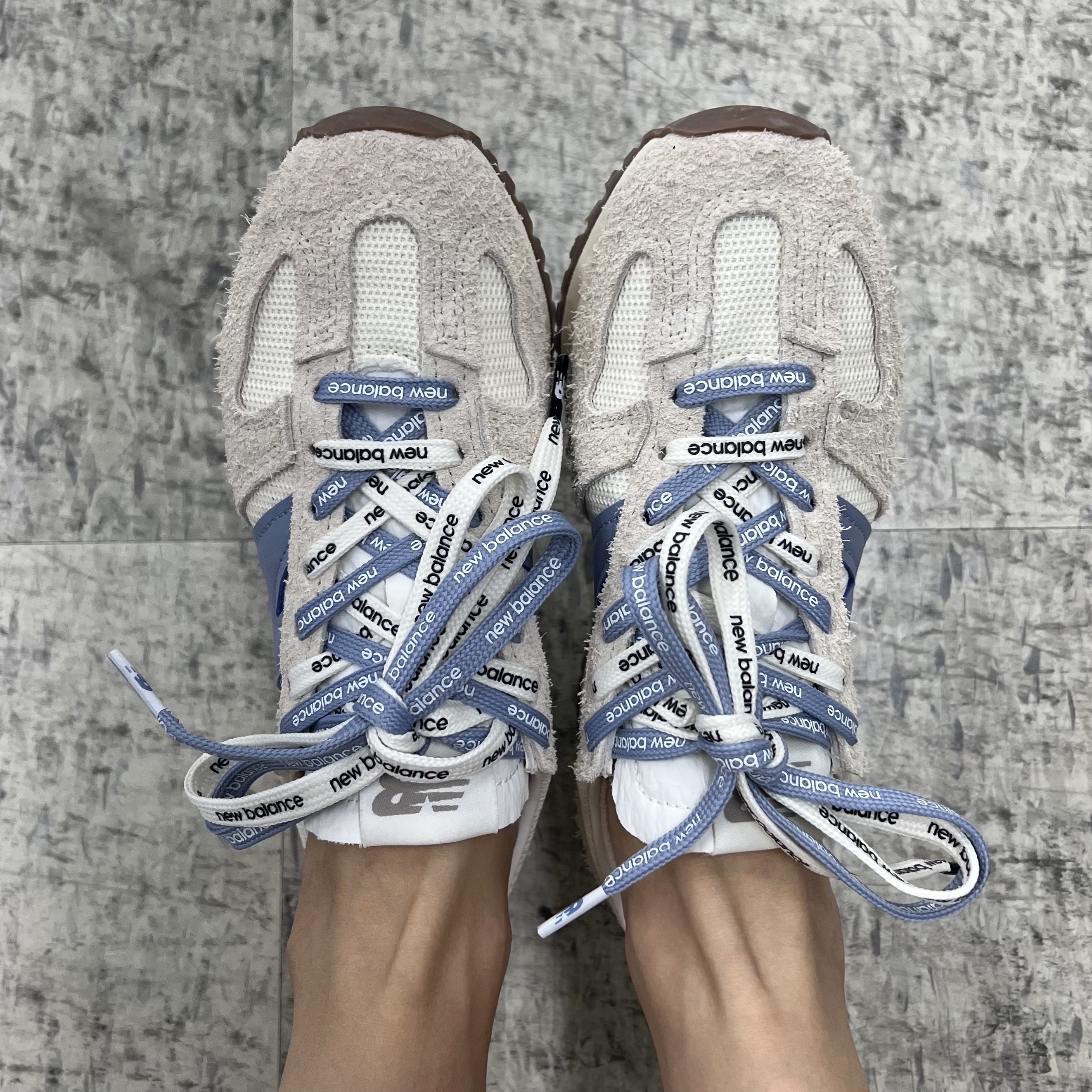 New Balance 471 Timberwolf Angora 착용 스타일 - 1