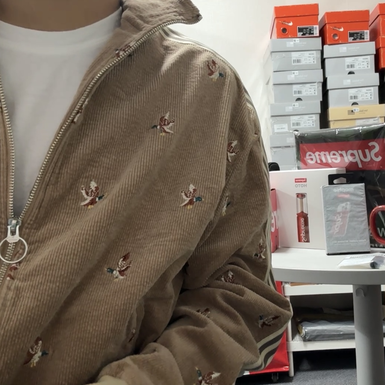 Kapital 11W Stretch Corduroy Duck Embroidery Track Jacket Banner Stripe God Beige 착용 스타일