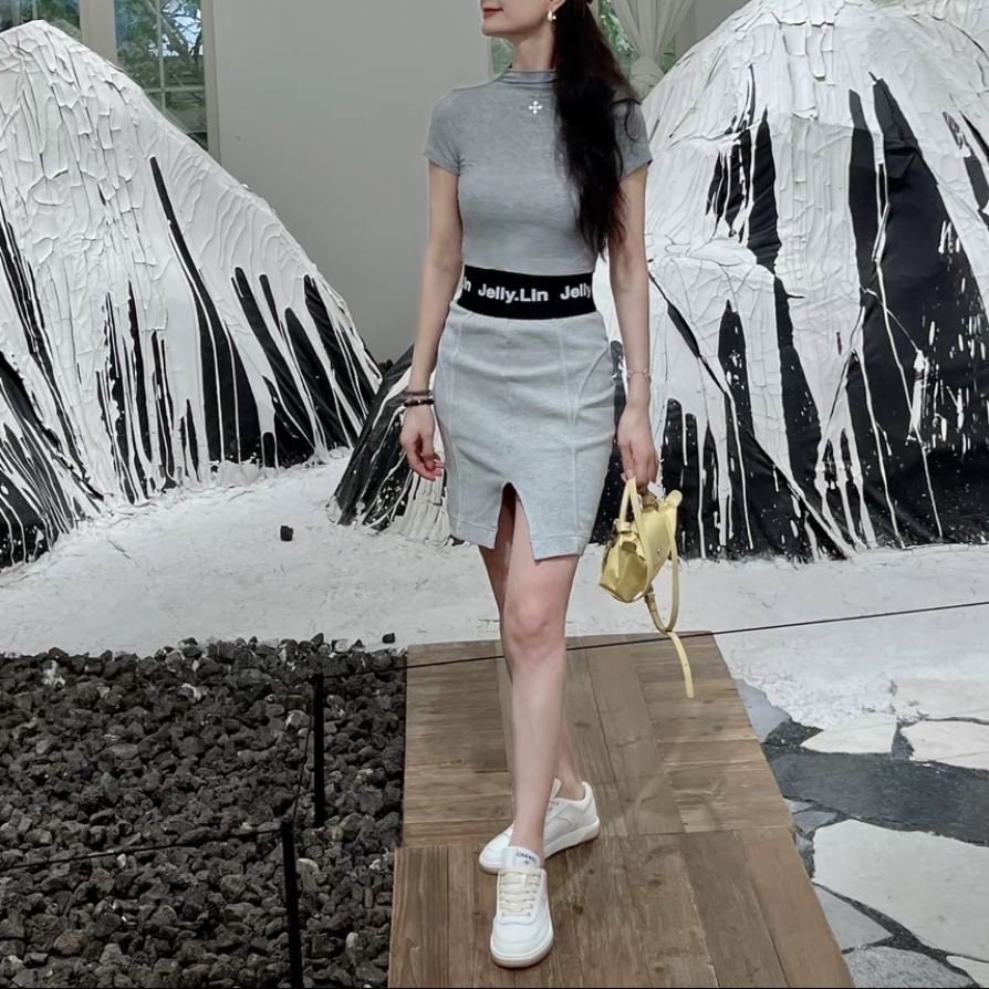 (W) Chanel Sneakers Calfskin & White 착용 스타일 - 1