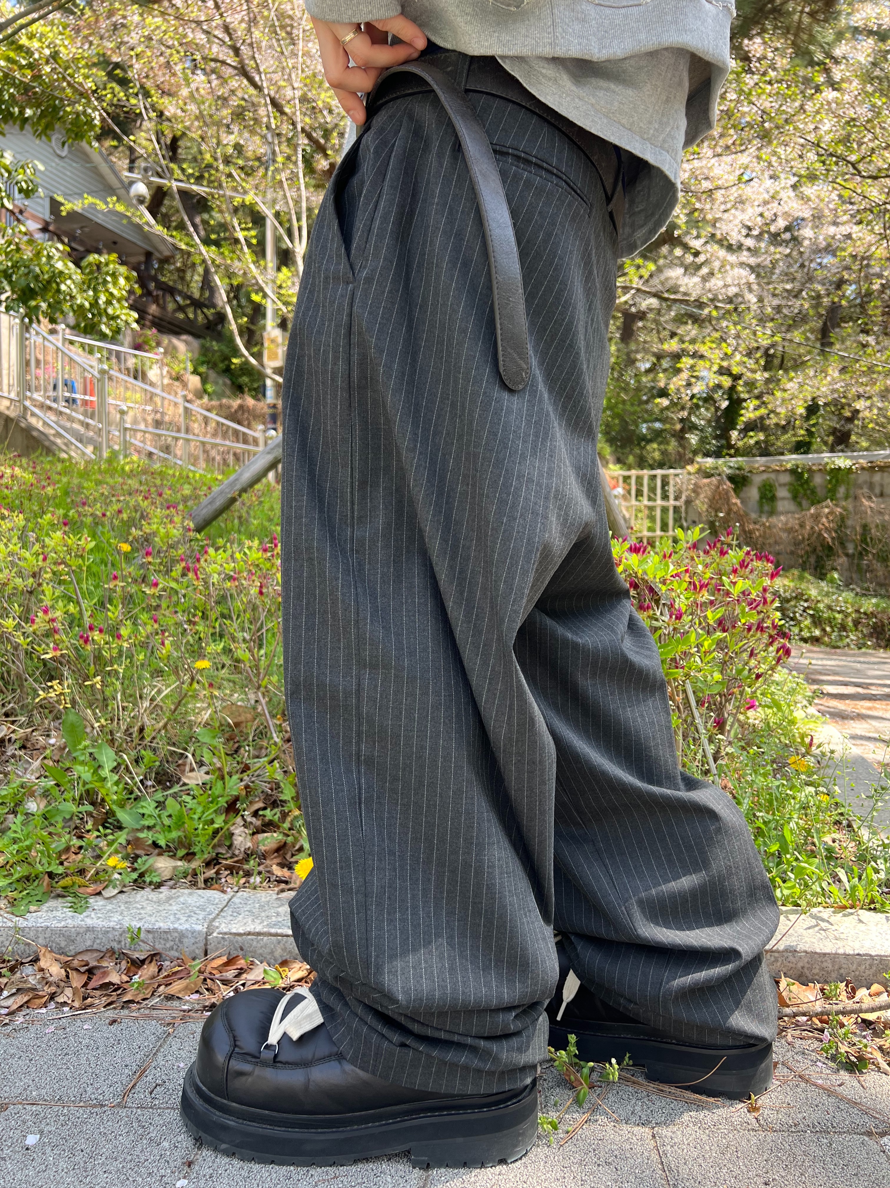 Undermycar MU.128 Original Logo Cracked Leather Belt Silver / Black 착용 스타일 - 7