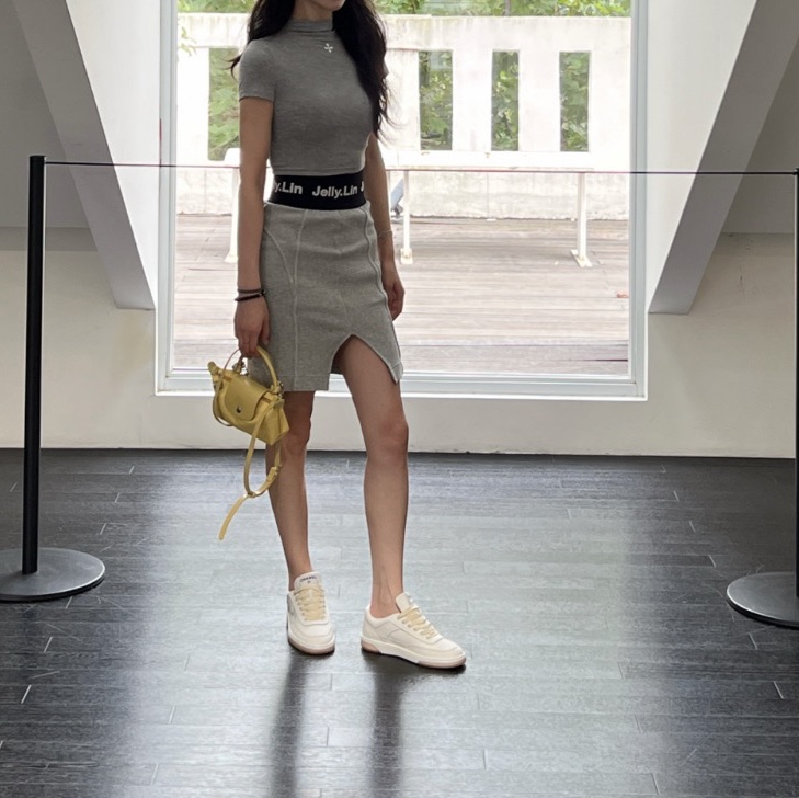 (W) Chanel Sneakers Calfskin & White 착용 스타일 - 3