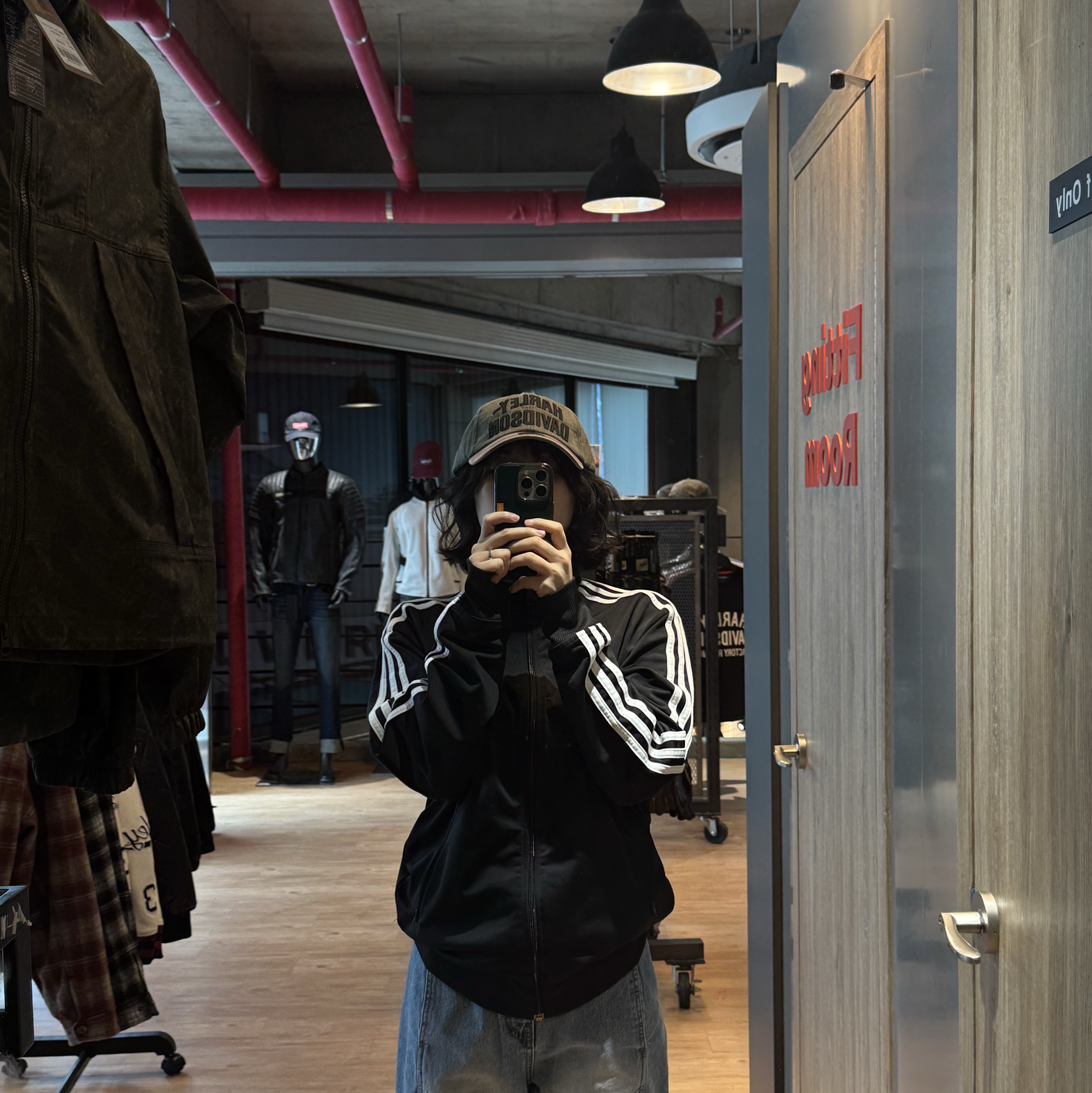 Adidas Adicolor Classics Firebird Track Top Black - KR Sizing, Prada Re-Edition 2000 Re-Nylon Mini Shoulder Bag Black 착용 스타일 - 5