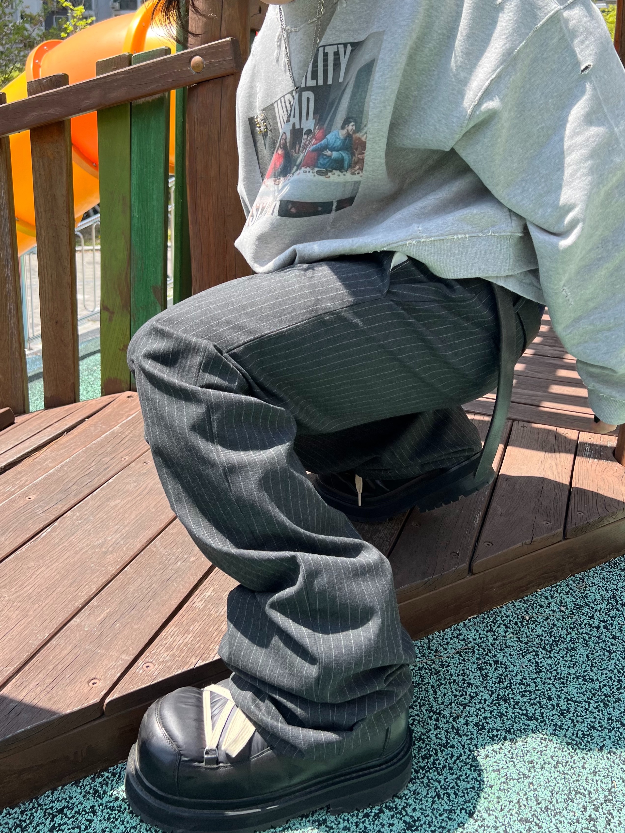 Undermycar MU.128 Original Logo Cracked Leather Belt Silver / Black 착용 스타일 - 4