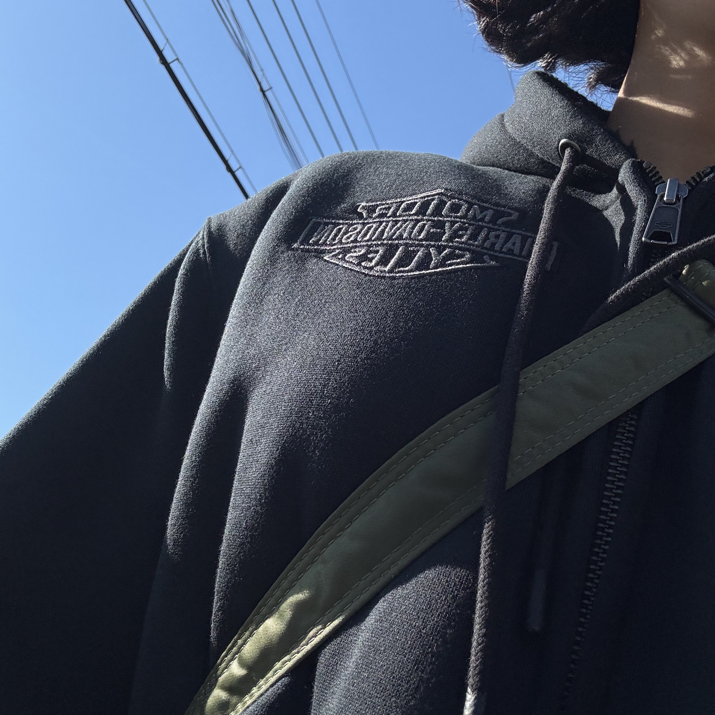 Adidas Adicolor Classics Firebird Track Top Black - KR Sizing, Prada Re-Edition 2000 Re-Nylon Mini Shoulder Bag Black 착용 스타일 - 4