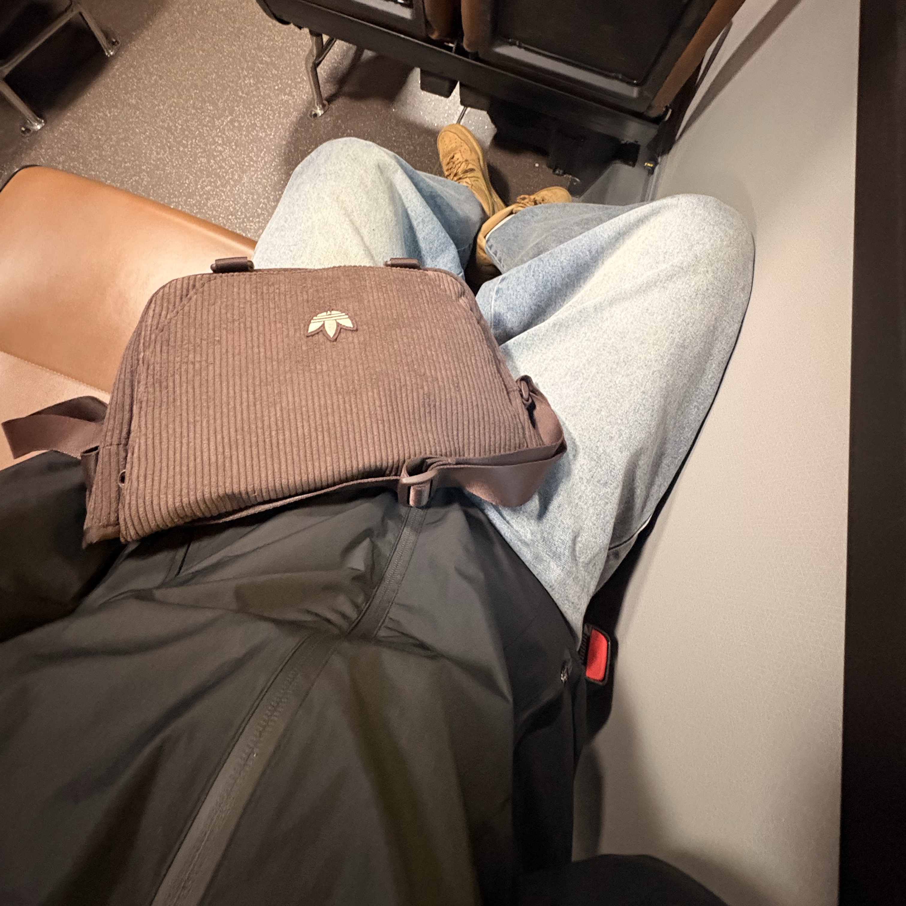 Adidas NEXT+ Corduroy Messenger Bag Shadow Brown 착용 스타일