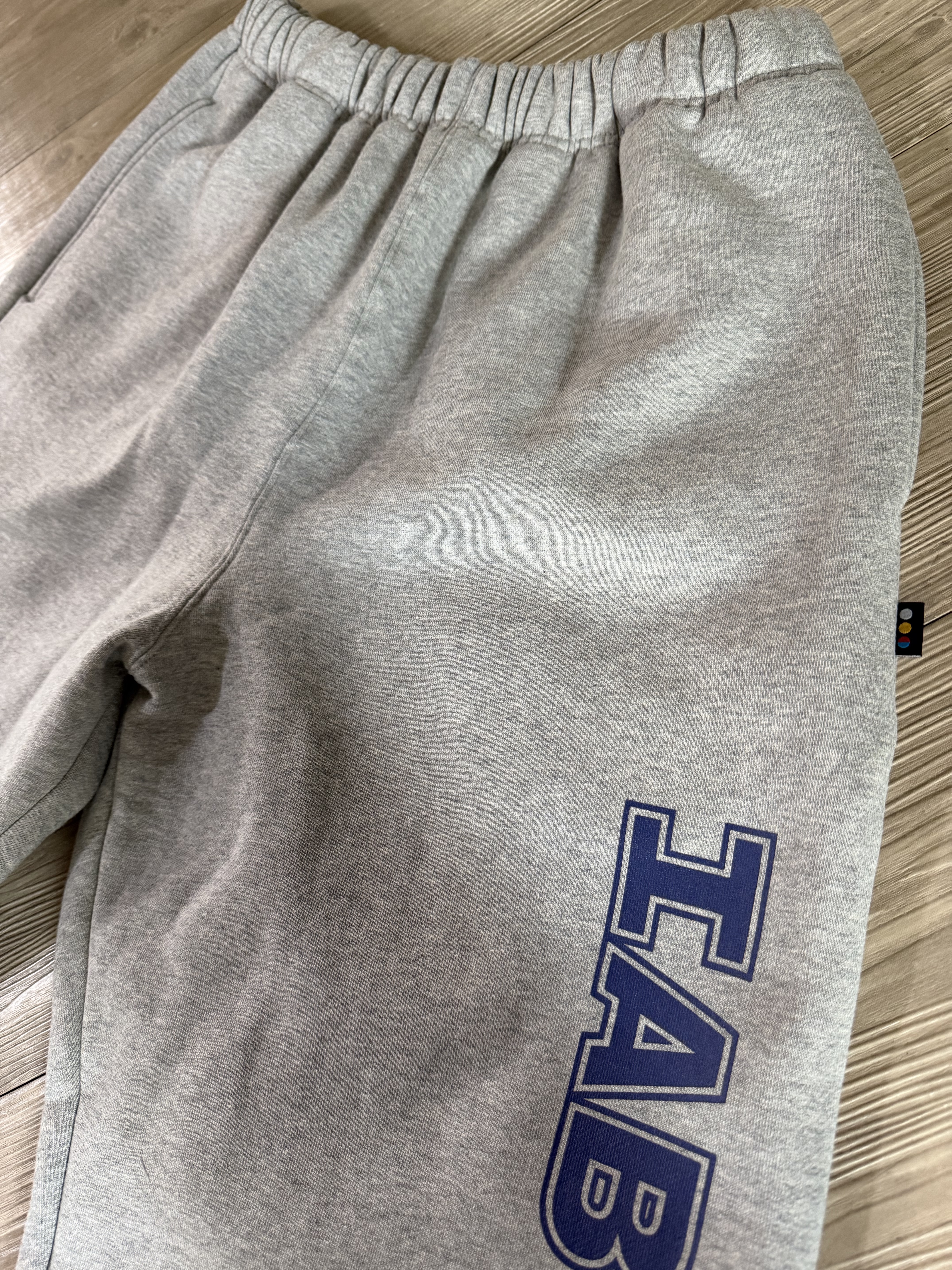 IAB Studio IAB Straight Logo Sweatpants Gray 착용 스타일 - 2