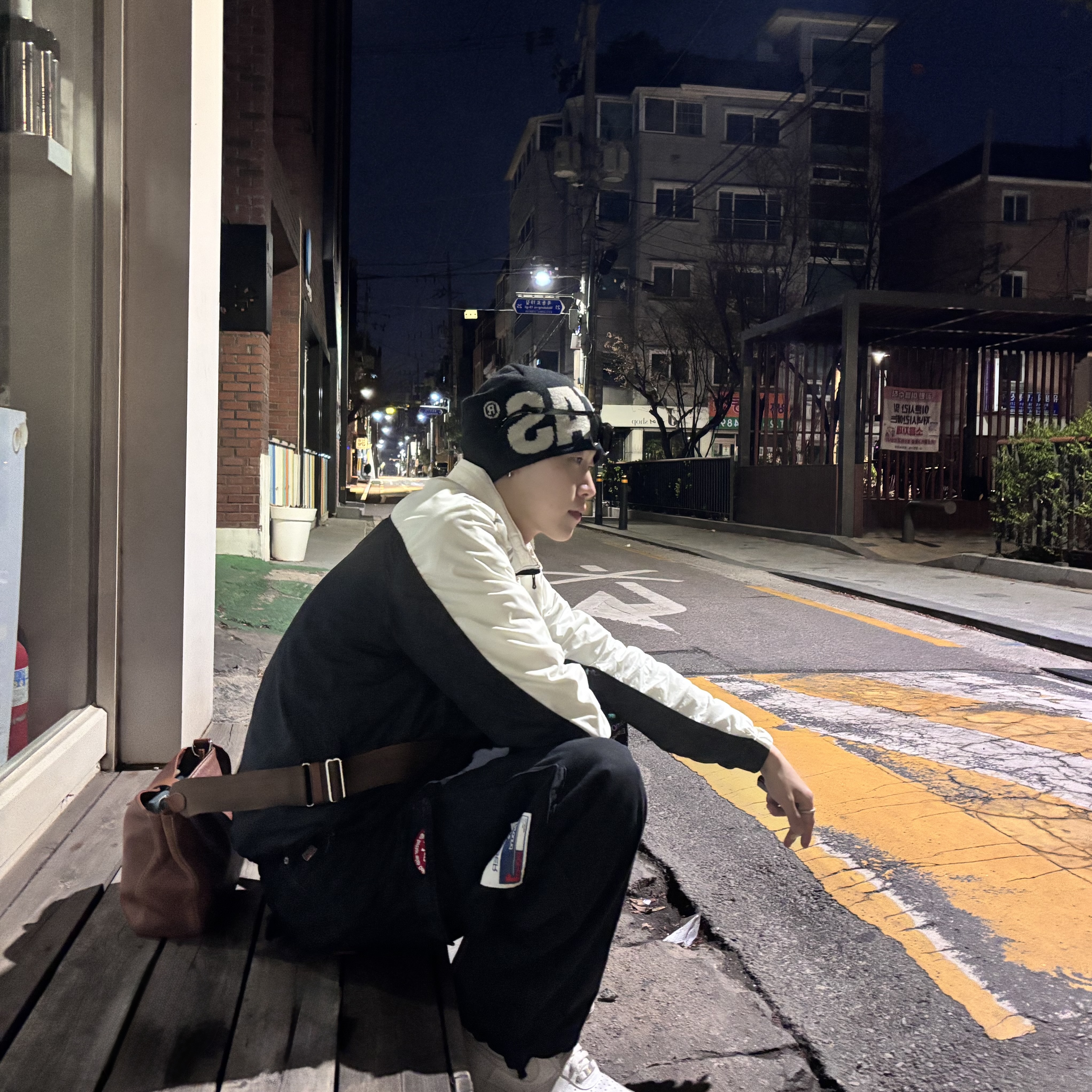 SPORT CHAMBER x Coca-Cola Cargo Pants Black, (W) Nike Air Force 1 '07 Low White 착용 스타일 - 2