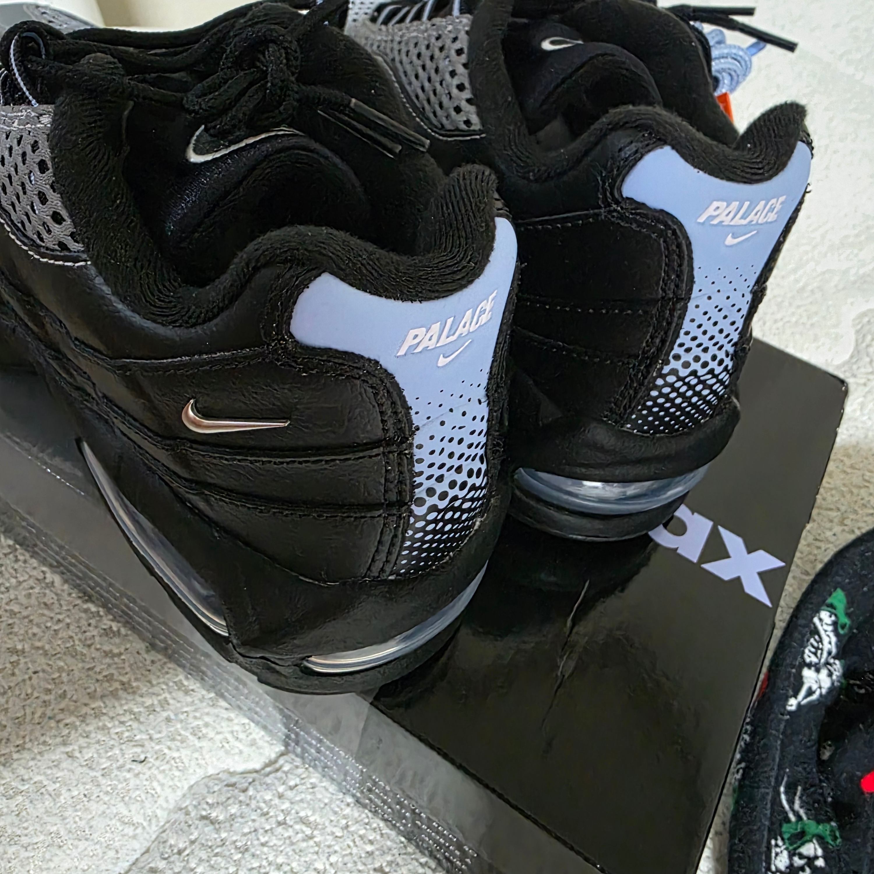 Nike x Palace Air Max 95 Metallic Silver Aluminum 착용 스타일 - 2
