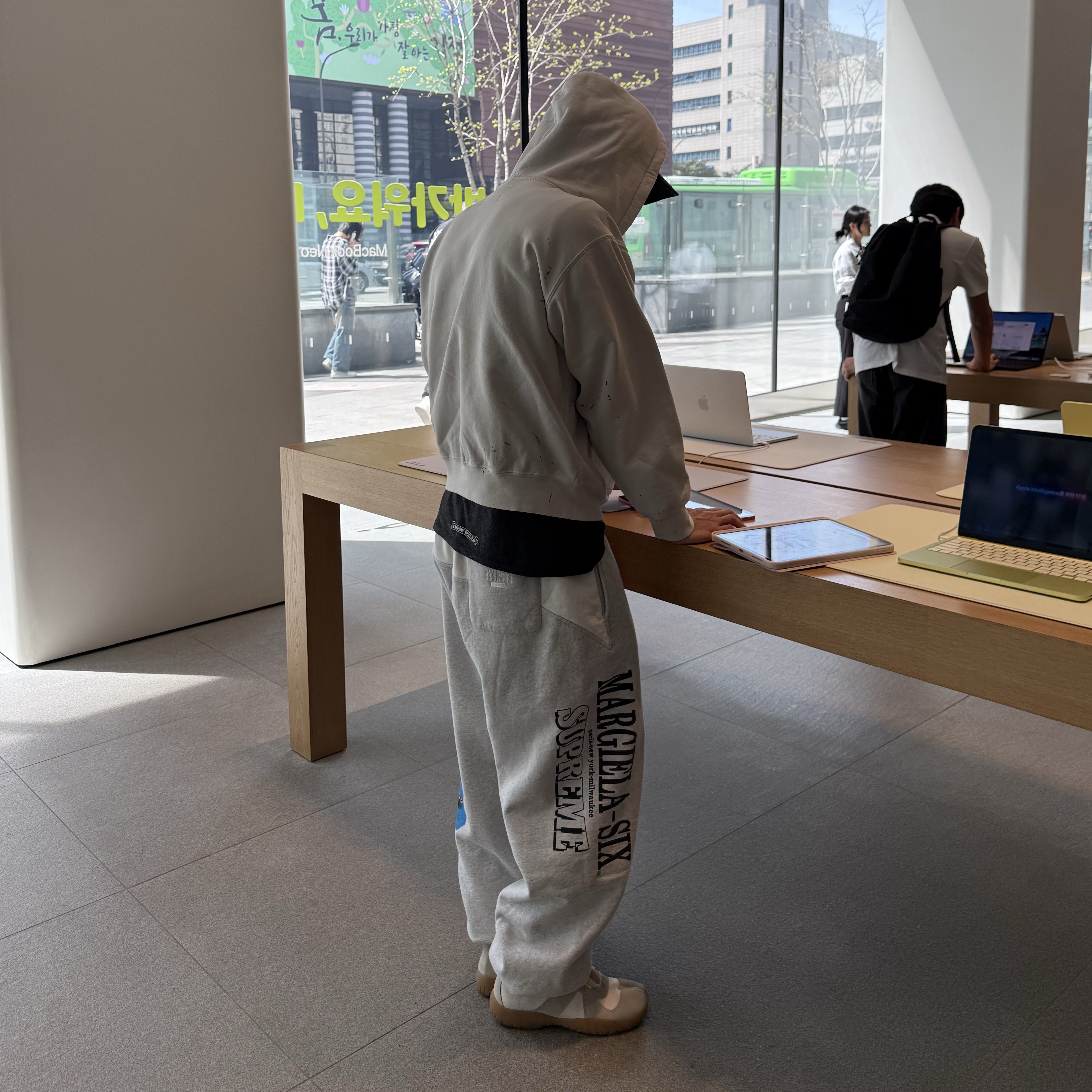 Supreme x MM6 Maison Margiela Box Logo Zip Up Hooded Sweatshirt White - 26SS 착용 스타일 - 1