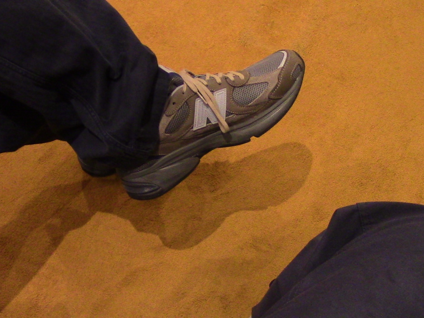 New Balance x Khakis 2010 Abzorb Shadow Brown 착용 스타일 - 3