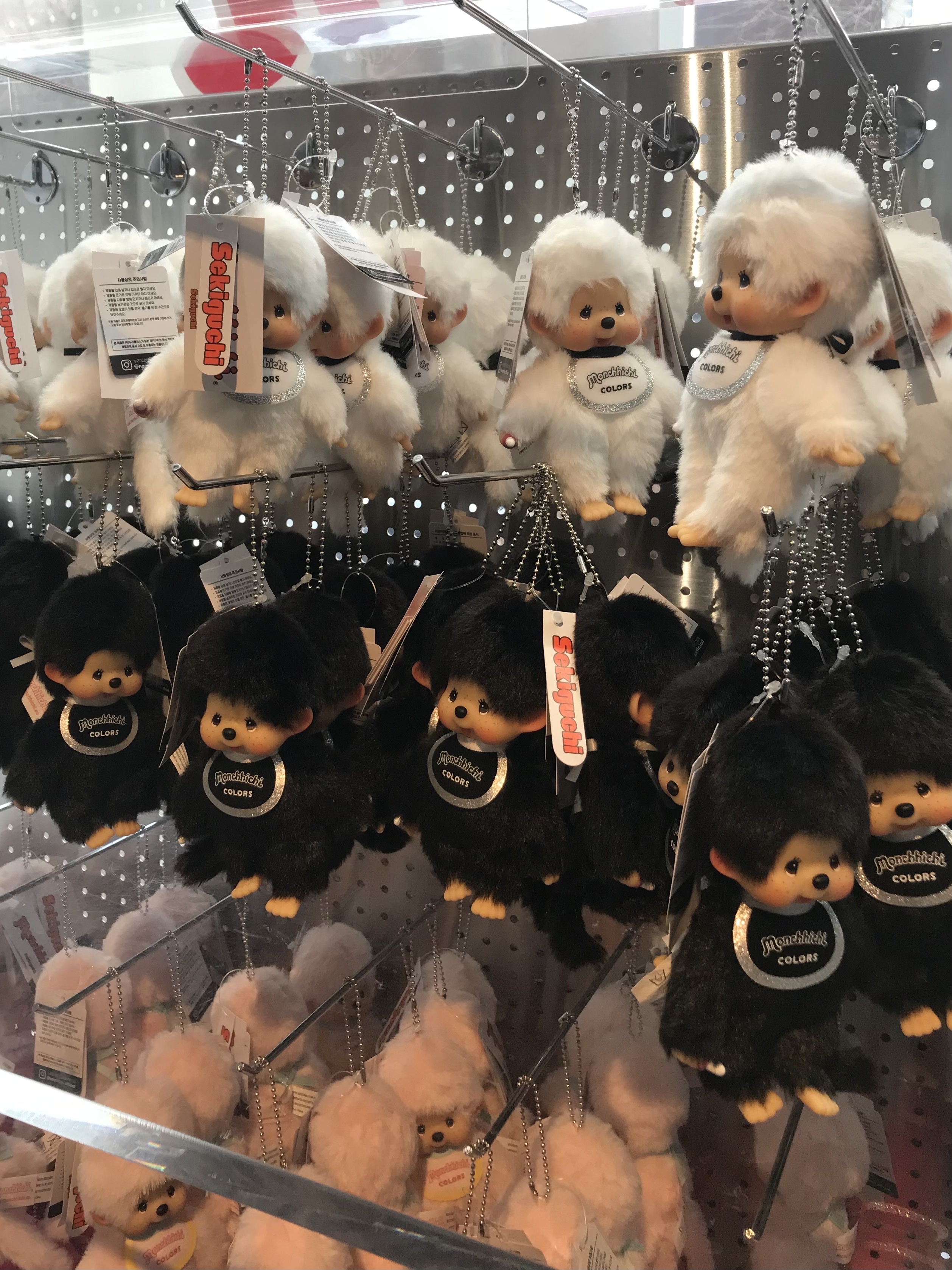 Monchhichi COLORS Keychain Pink, Monchhichi Monchhichi COLORS Keychain White 착용 스타일