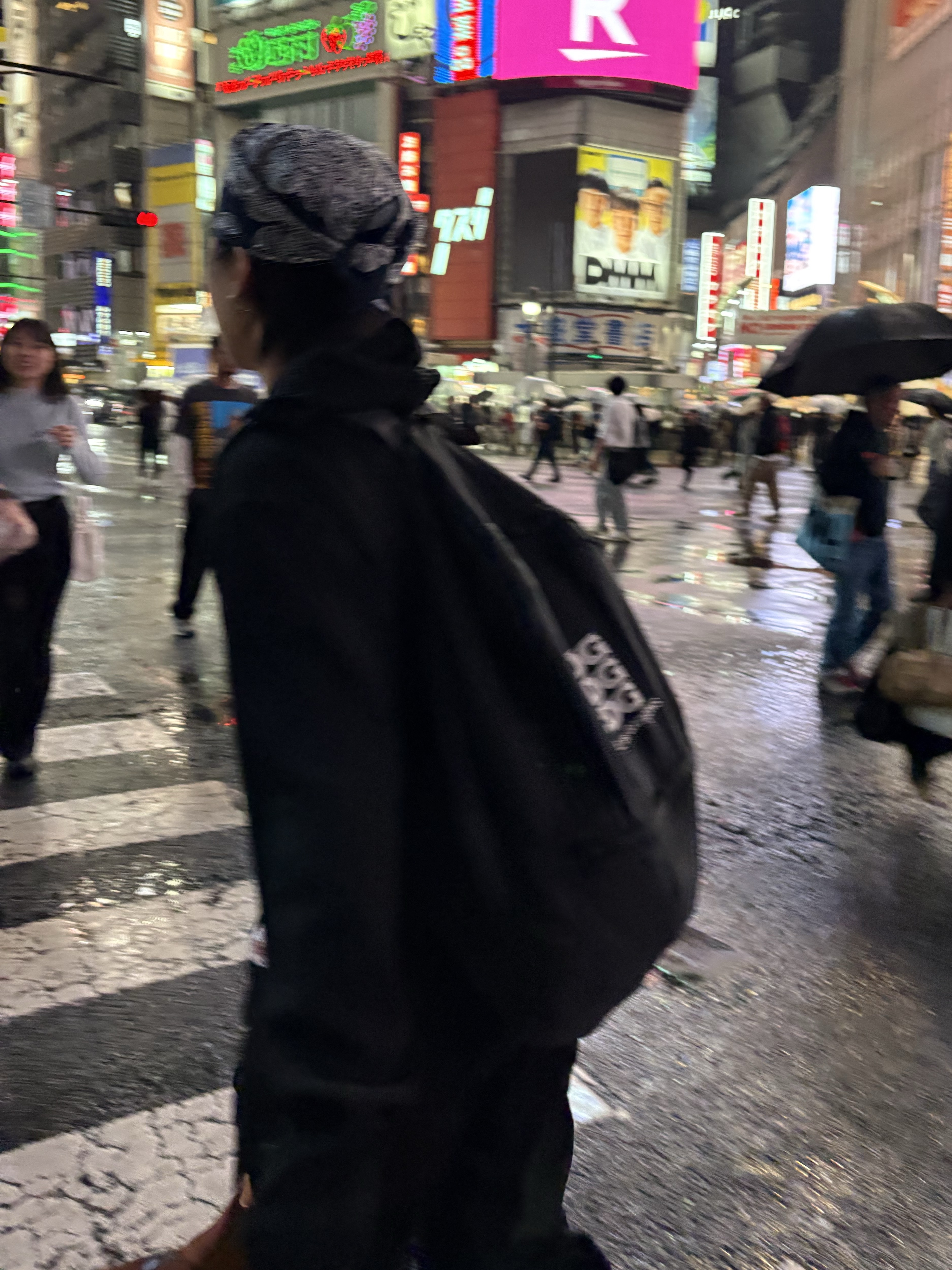 CDG Backpack Black, Arc'teryx Squamish Hoody Black 착용 스타일 - 2