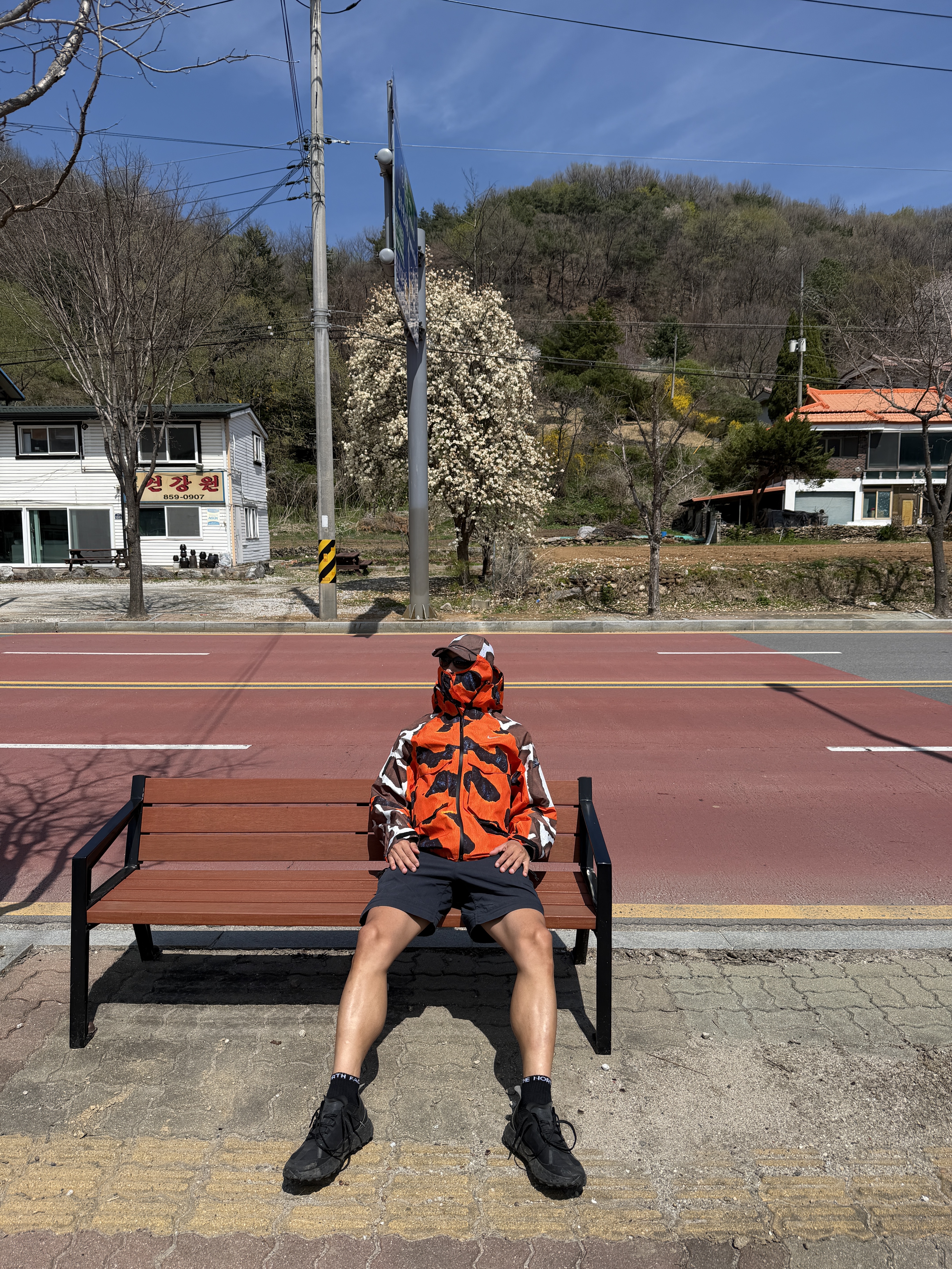 Nike x Drake Nocta Opal Deep Cover Gore-Tex Jacket Safety Orange (FZ3253-819), Nike x Drake Nocta Opal SSC Deep Cover Hat Safety Orange 착용 스타일 - 4