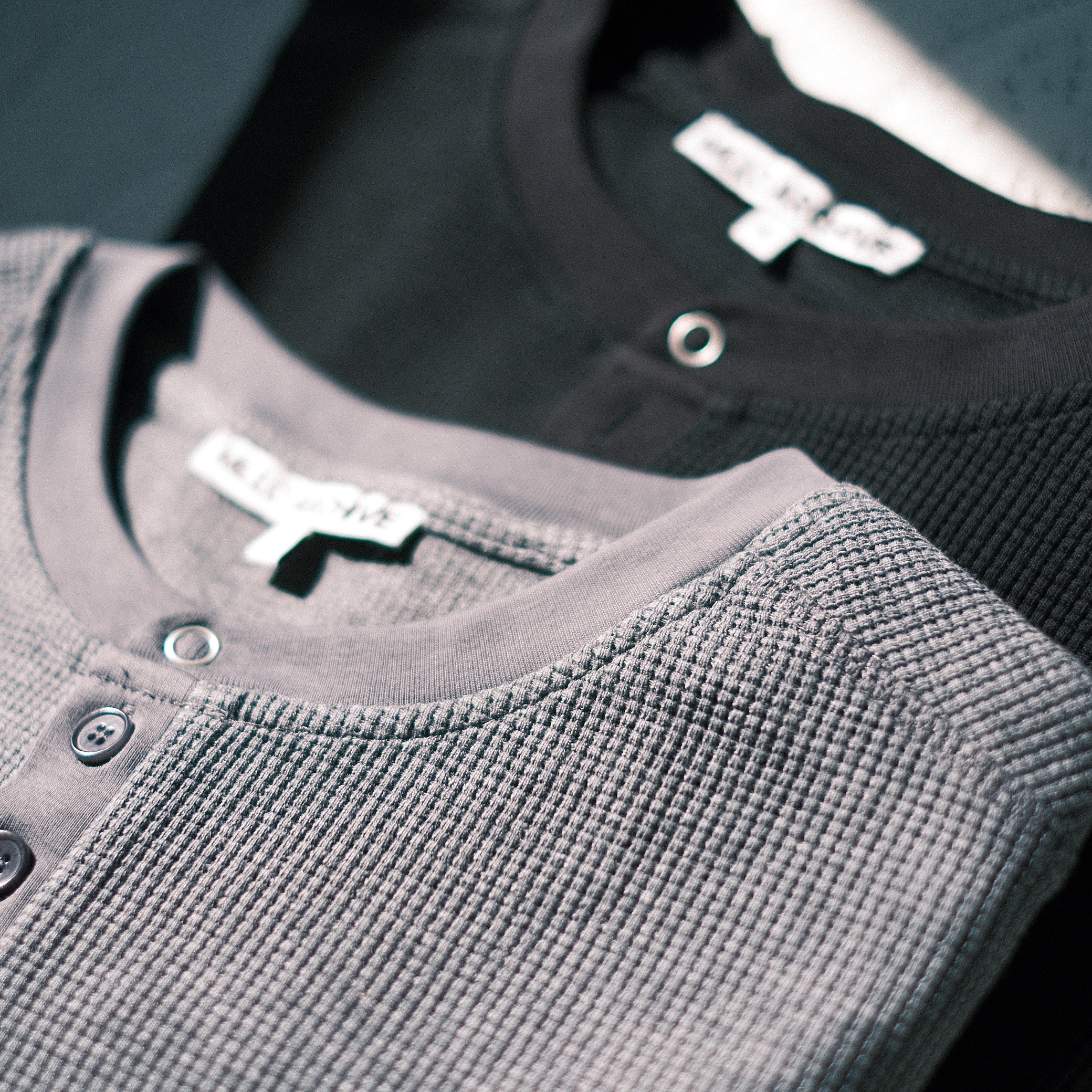Salomon X-Alp LTR Pewter Vintage Khaki, Millo Archive Rusty Waffle Henley Neck Long Sleeve Black 착용 스타일 - 4