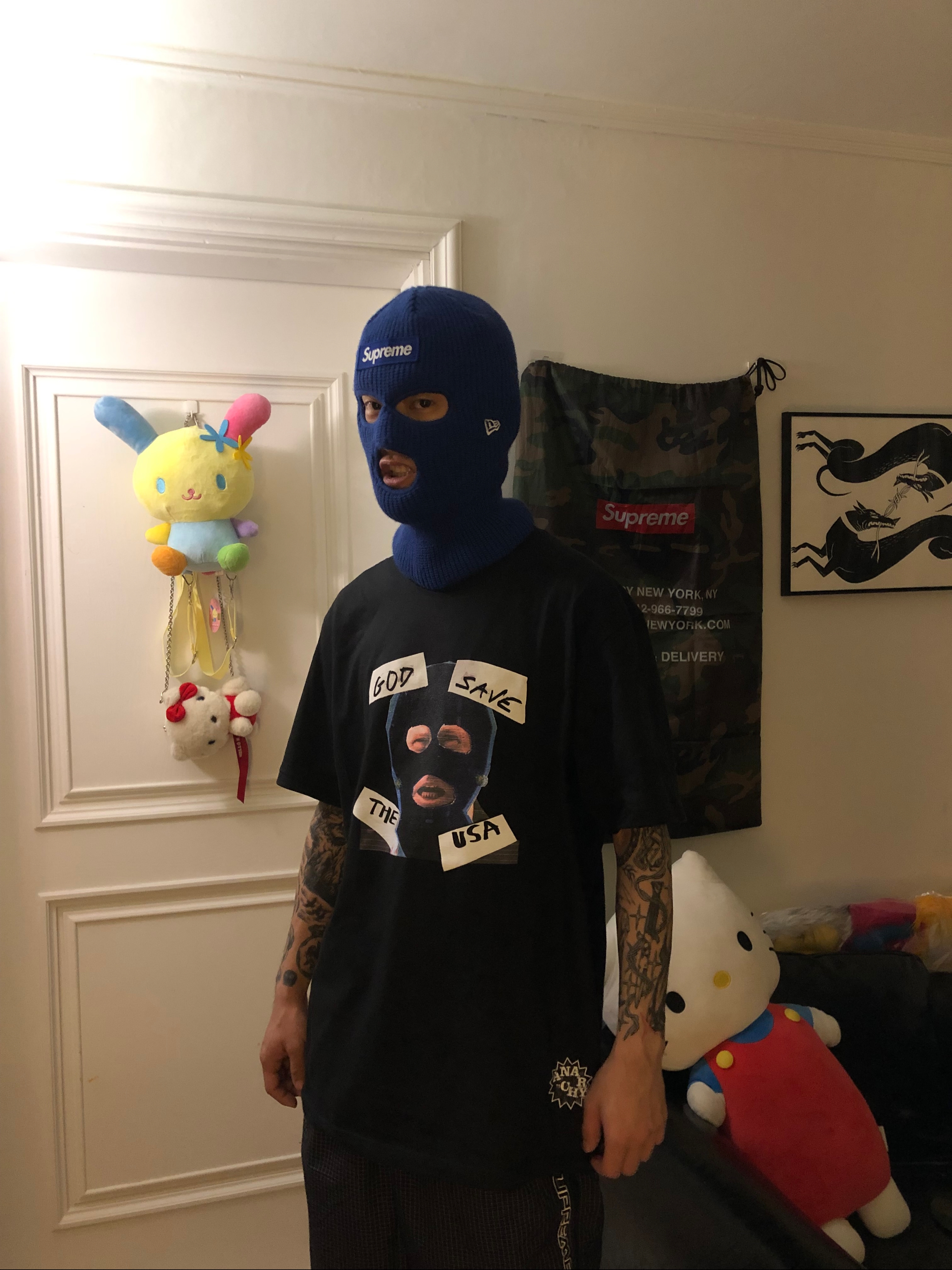 Supreme New Era Box Logo Balaclava Light Royal - 24FW, Supreme God Save Us T-Shirt Black - 26SS 착용 스타일 - 1