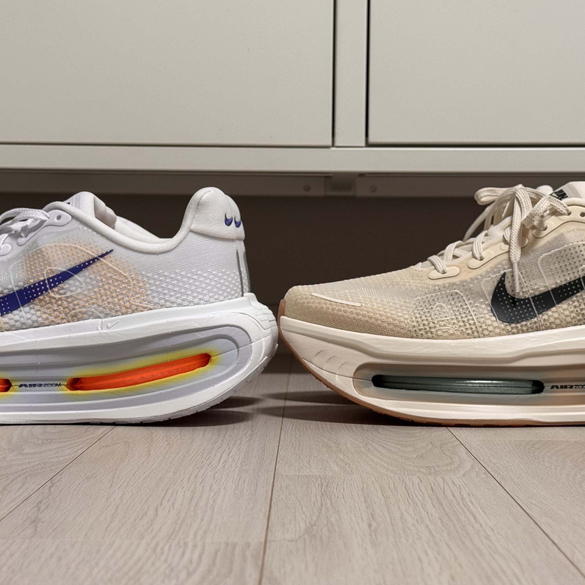 Nike Vomero Premium  Barely Green Clay Green, Nike Vomero Premium Pale Ivory Sand Drift 착용 스타일 - 2