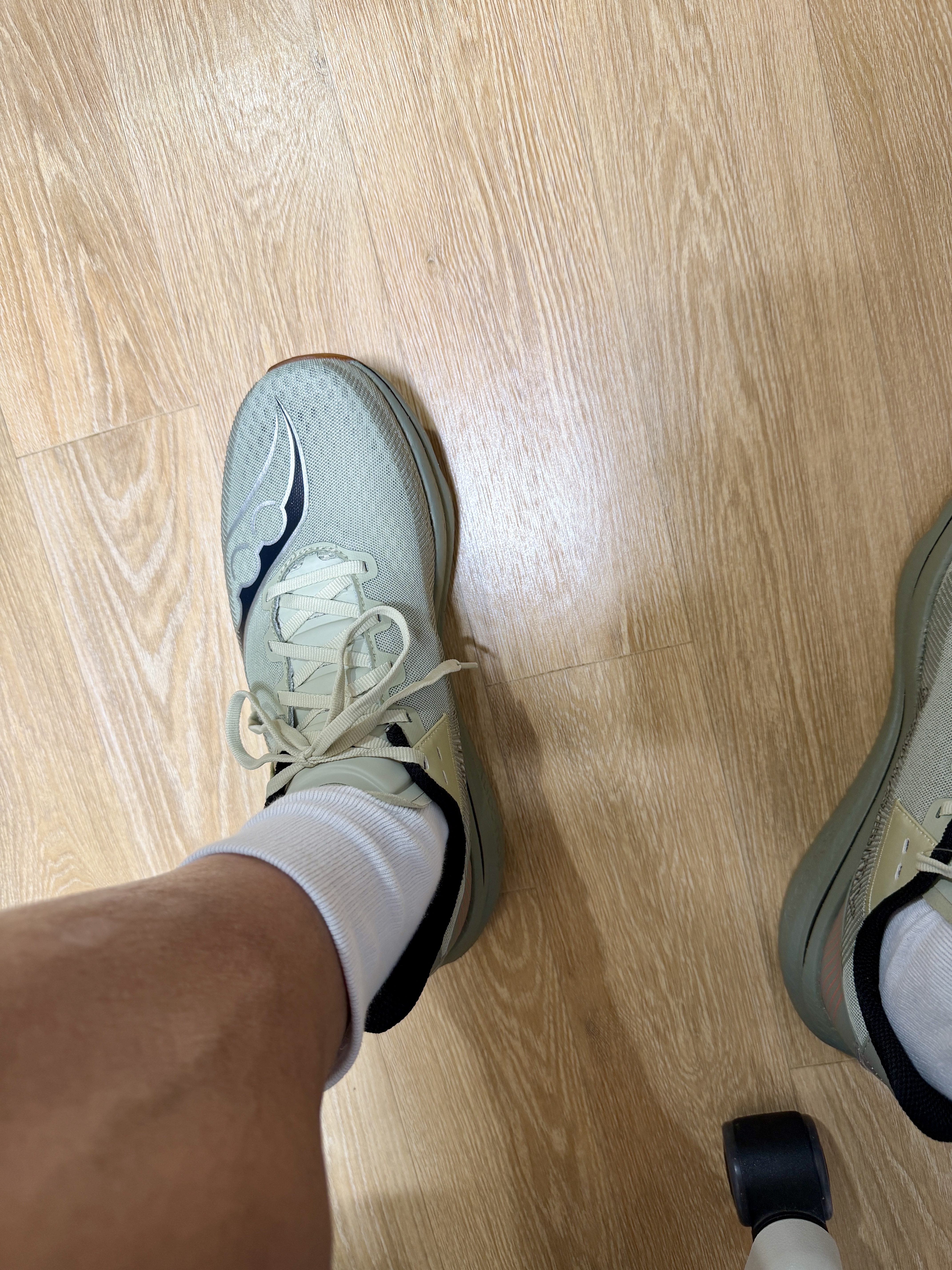 Saucony Endorphin Azura Sage Laurel 착용 스타일