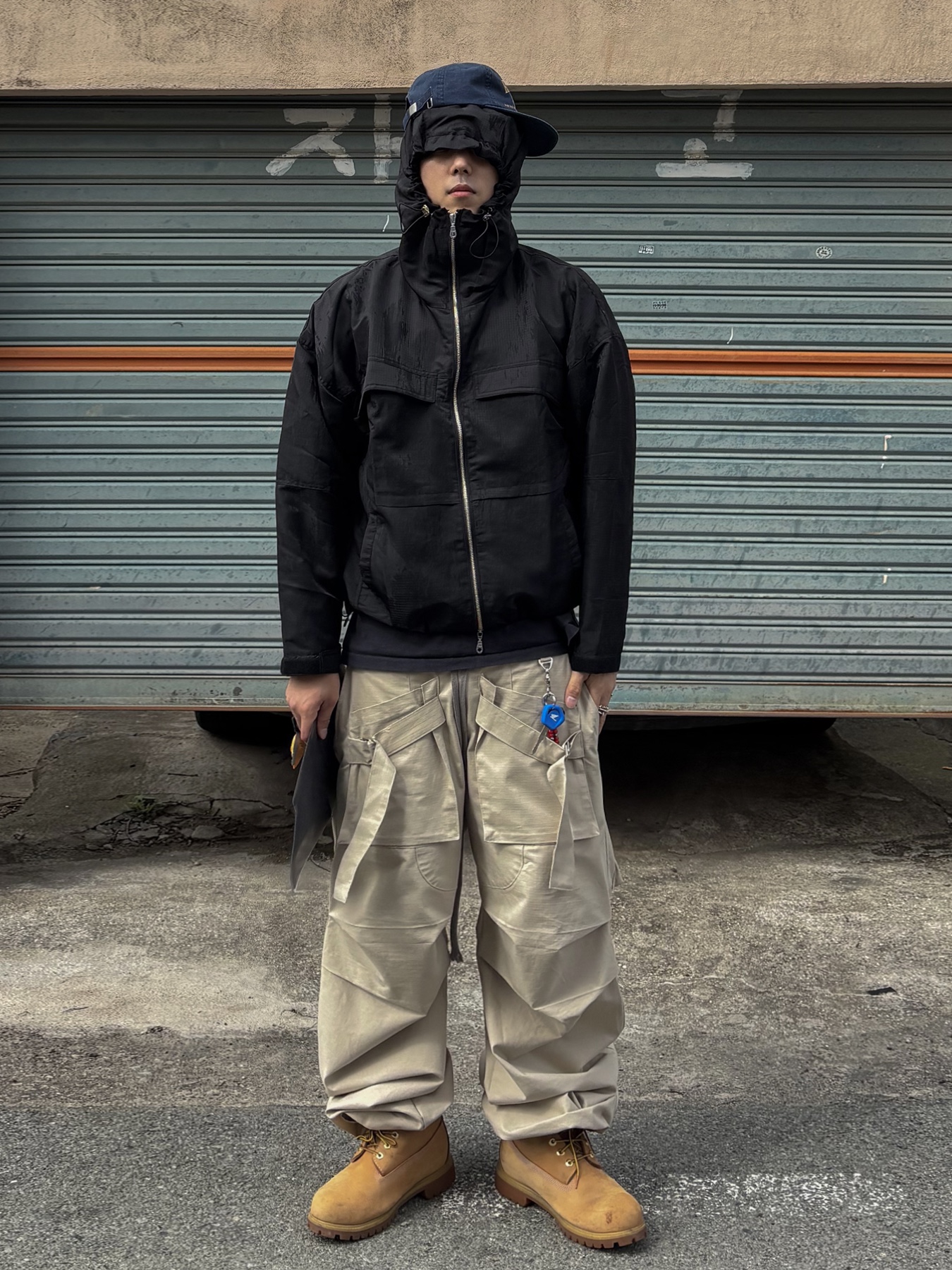 Wapworks Wide Safety Cargo Pants Black, Wapworks Structure Wind Shell Black 착용 스타일 - 1