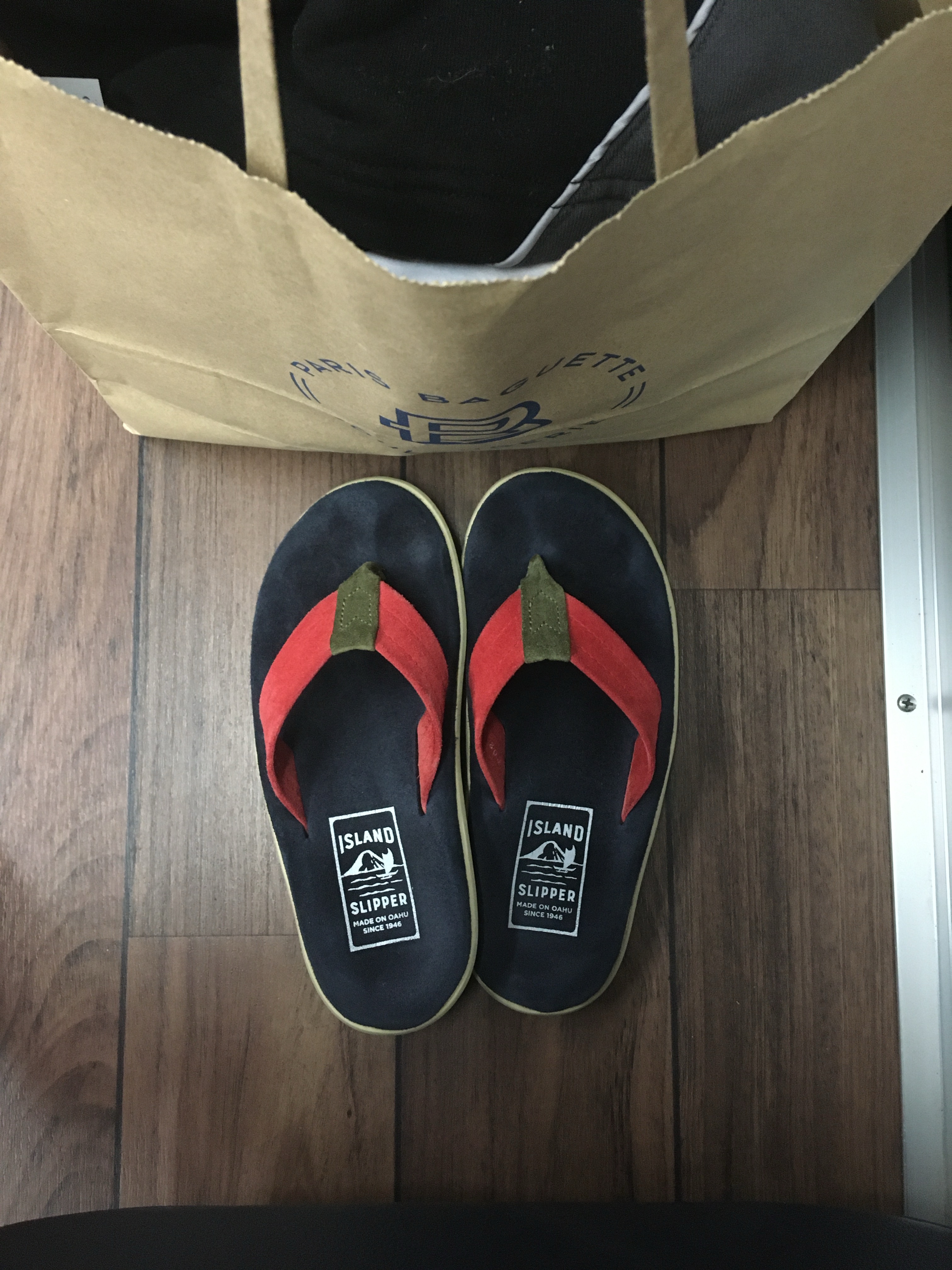 Island Slipper Classic Suede Navy Suede 착용 스타일