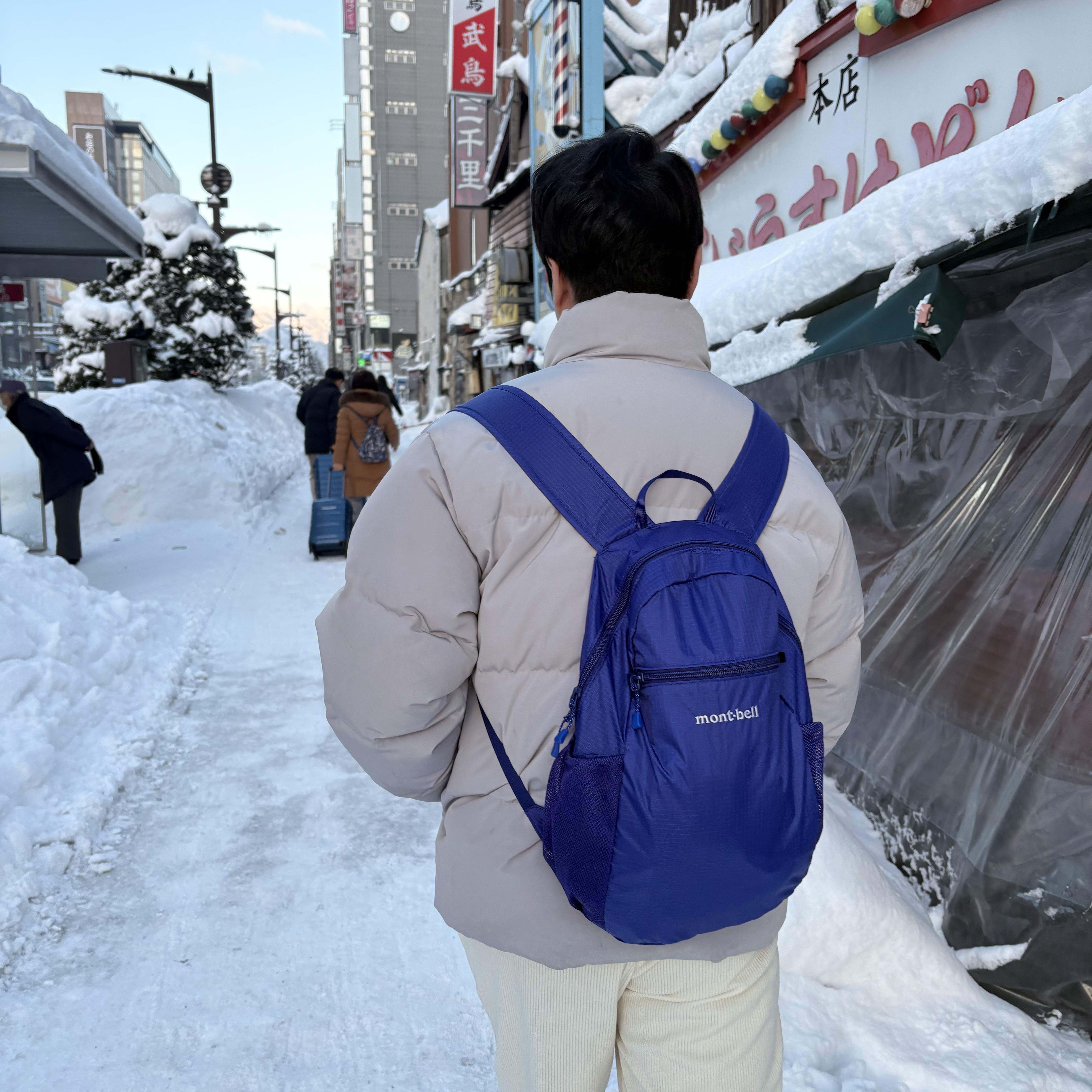 Montbell Pocketable Daypack 15 Black 착용 스타일 - 1