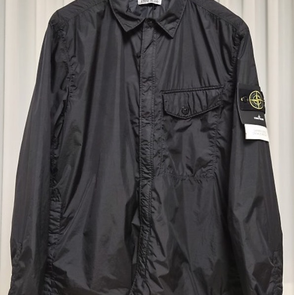 Stone Island Q100006 Crinkle Reps NY Recycled Nylon in Anti-Drop with Wind Resistant Padding Shirt Jacket Black - 25FW 착용 스타일
