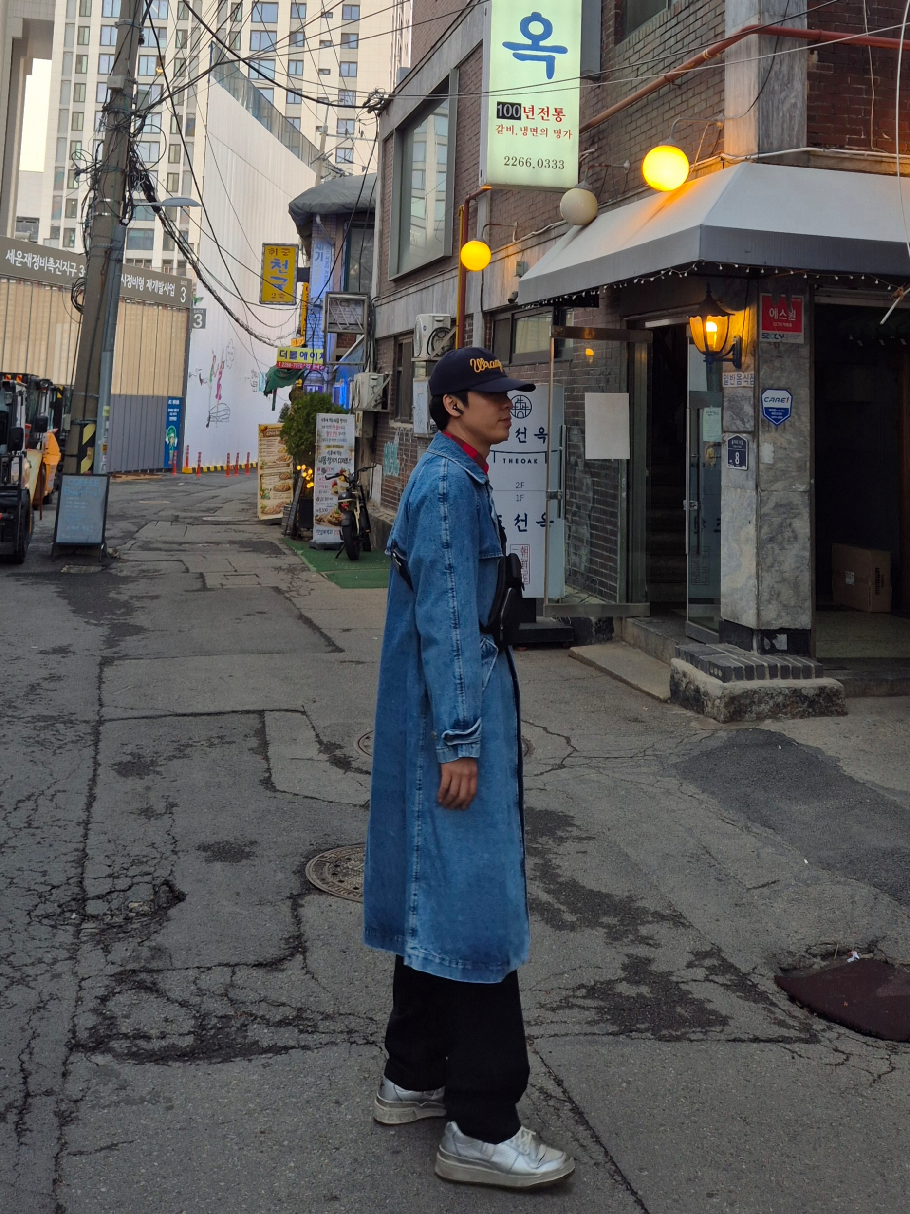IAB Studio x Obey Poster Carpenter Pants Anthracite, Wrangler Rope Logo Chain Stitch Cap Navy 착용 스타일 - 2