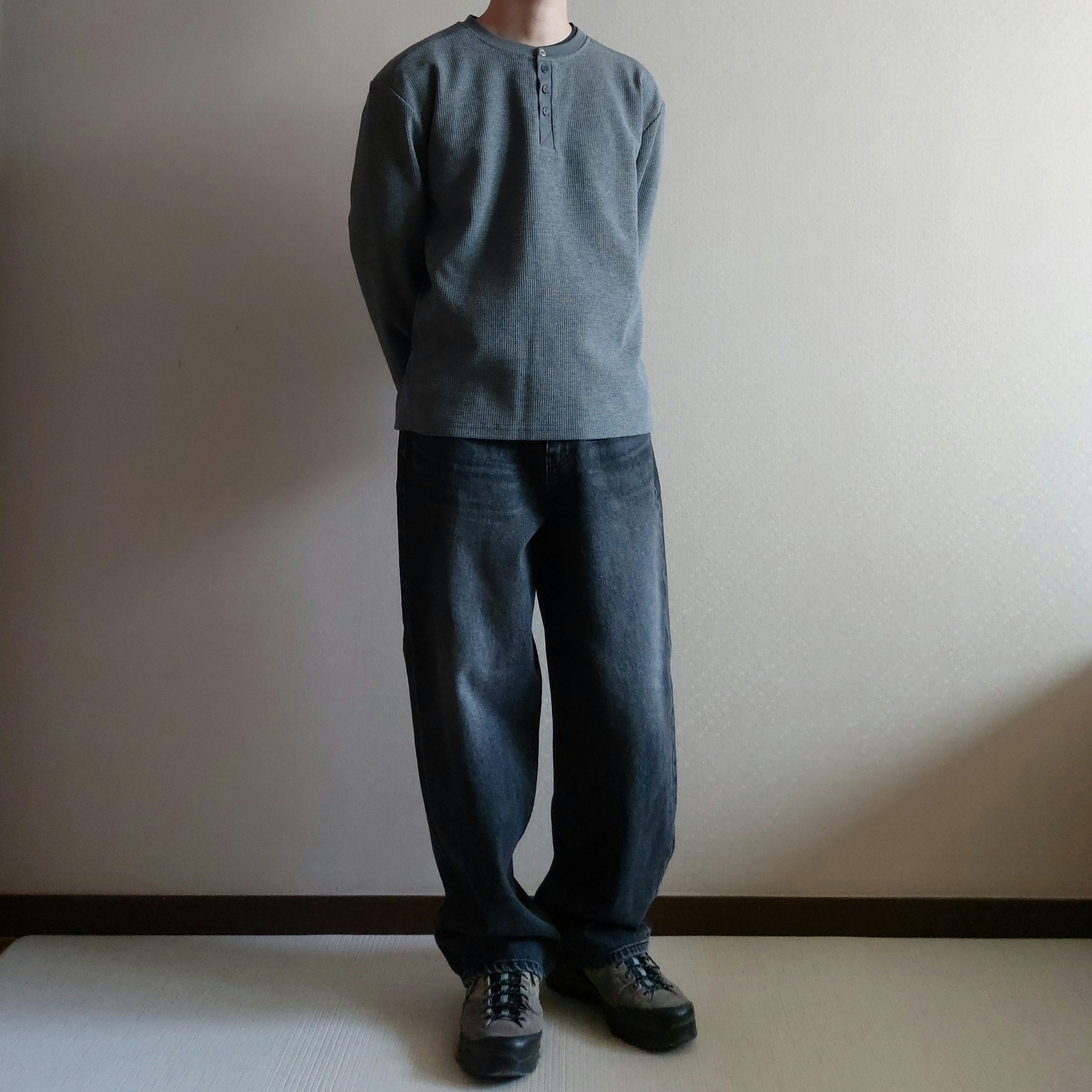 Salomon X-Alp LTR Pewter Vintage Khaki, Millo Archive Rusty Waffle Henley Neck Long Sleeve Black 착용 스타일 - 2