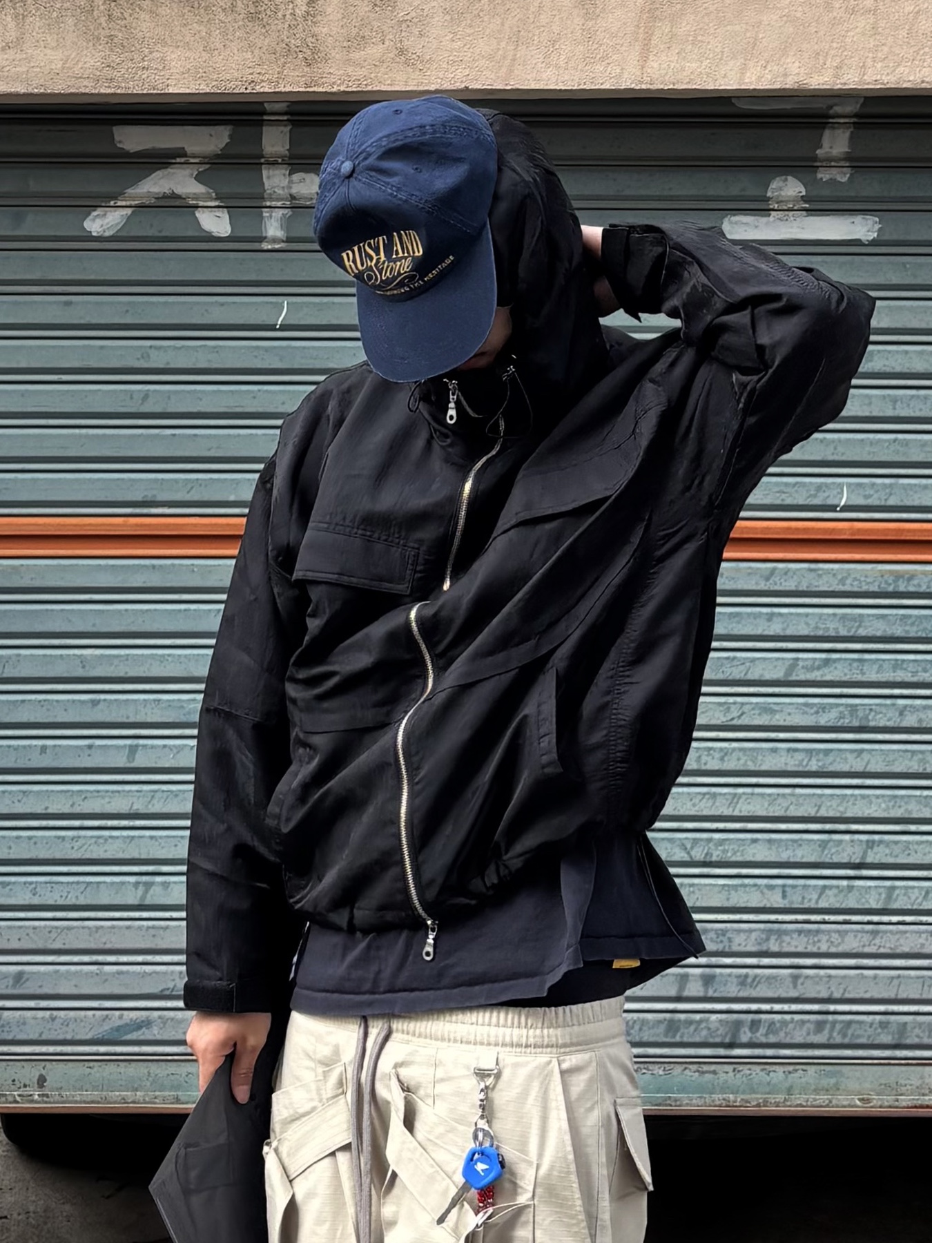 Wapworks Wide Safety Cargo Pants Black, Wapworks Structure Wind Shell Black 착용 스타일 - 3